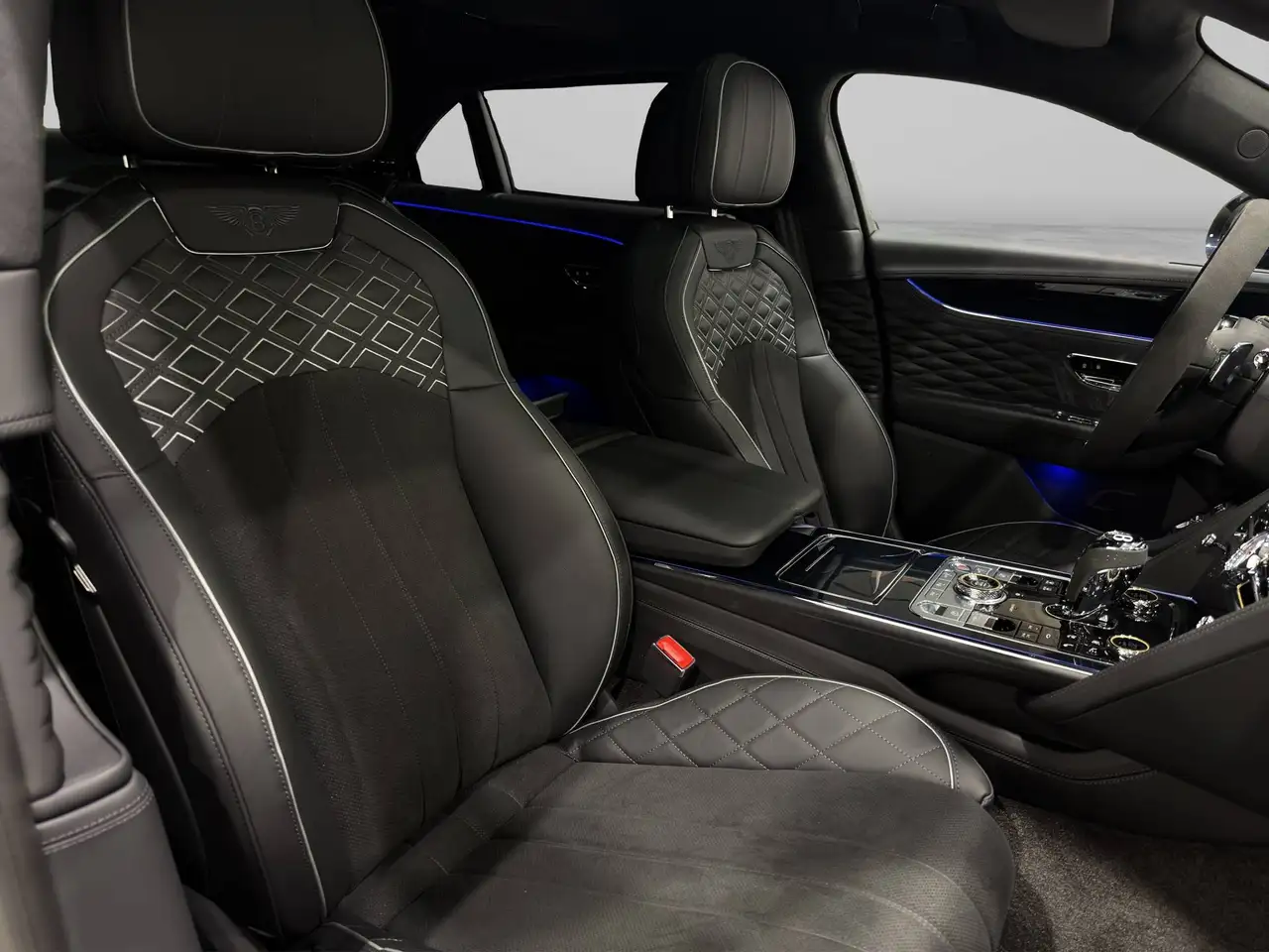 Bentley Flying Spur 2024 — фото 11