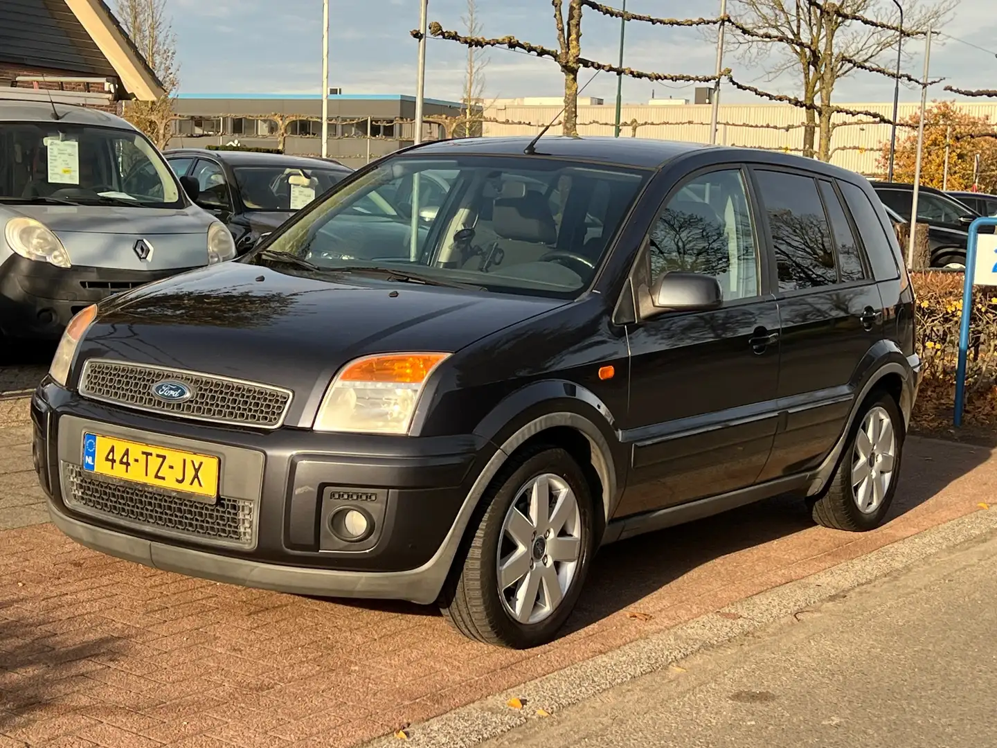 Ford Fusion 1.4 Futura *RIJKLAAR| RUIME AUTO Grigio - 2