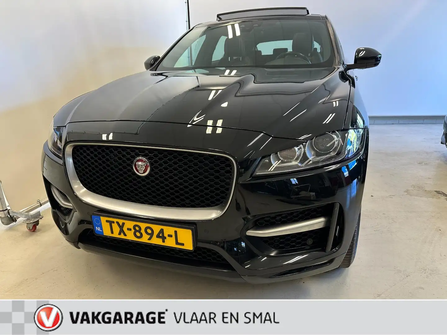 Jaguar F-Pace 2.0 T AWD 301 PK -Portfolio-R sport-65.000KM-Schui Zwart - 2