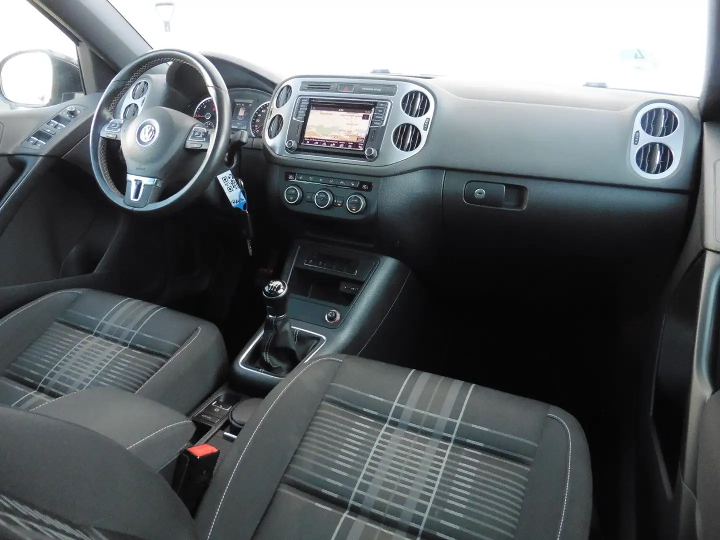 Volkswagen Tiguan 2.0 TDI Lounge Navi SHZ AHK Kamera EURO6 Grau - 2