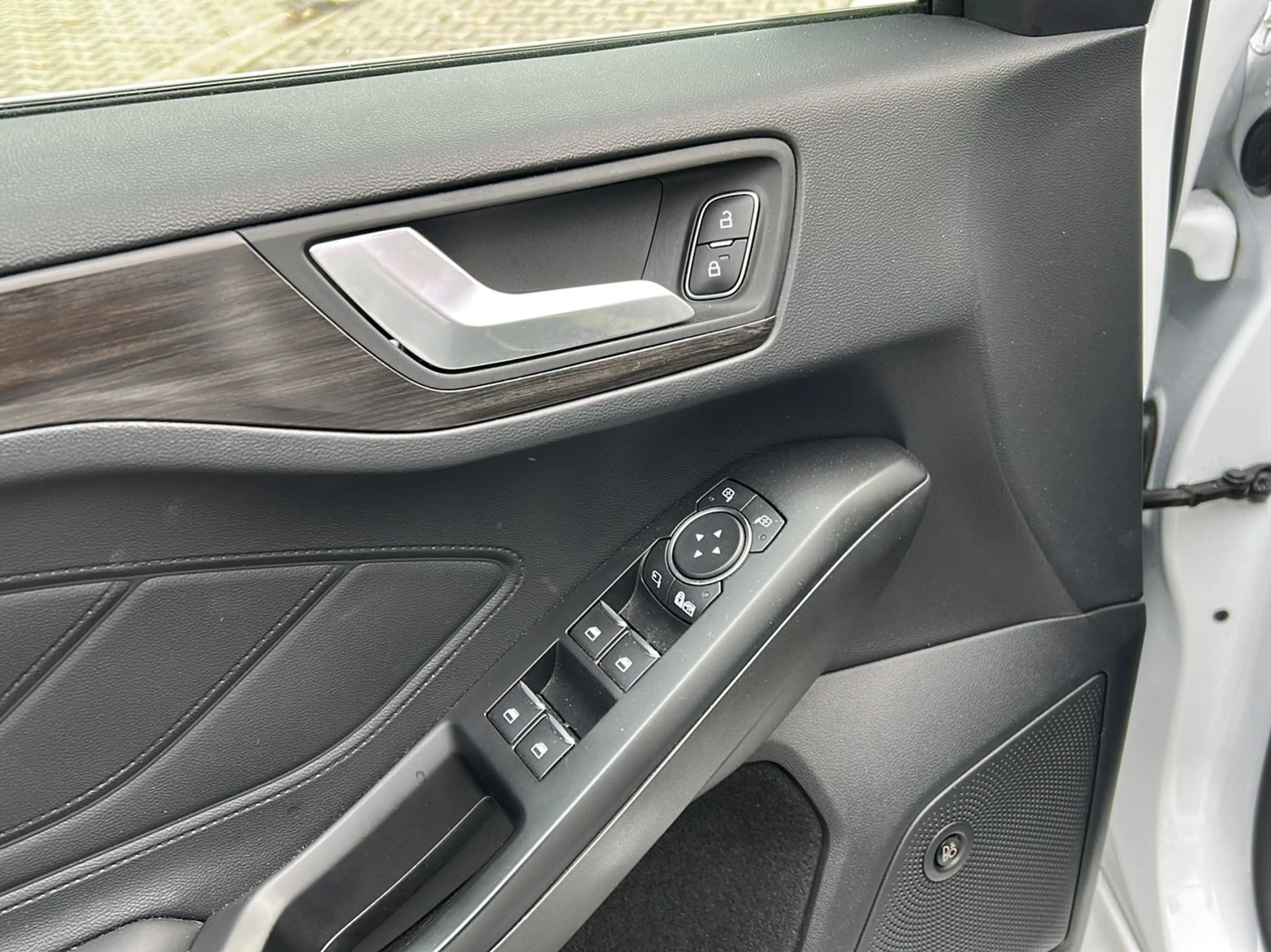 Ford Focus Turnier 1.5 EcoBoost Vignale Aut. *StdHz* — photo 9