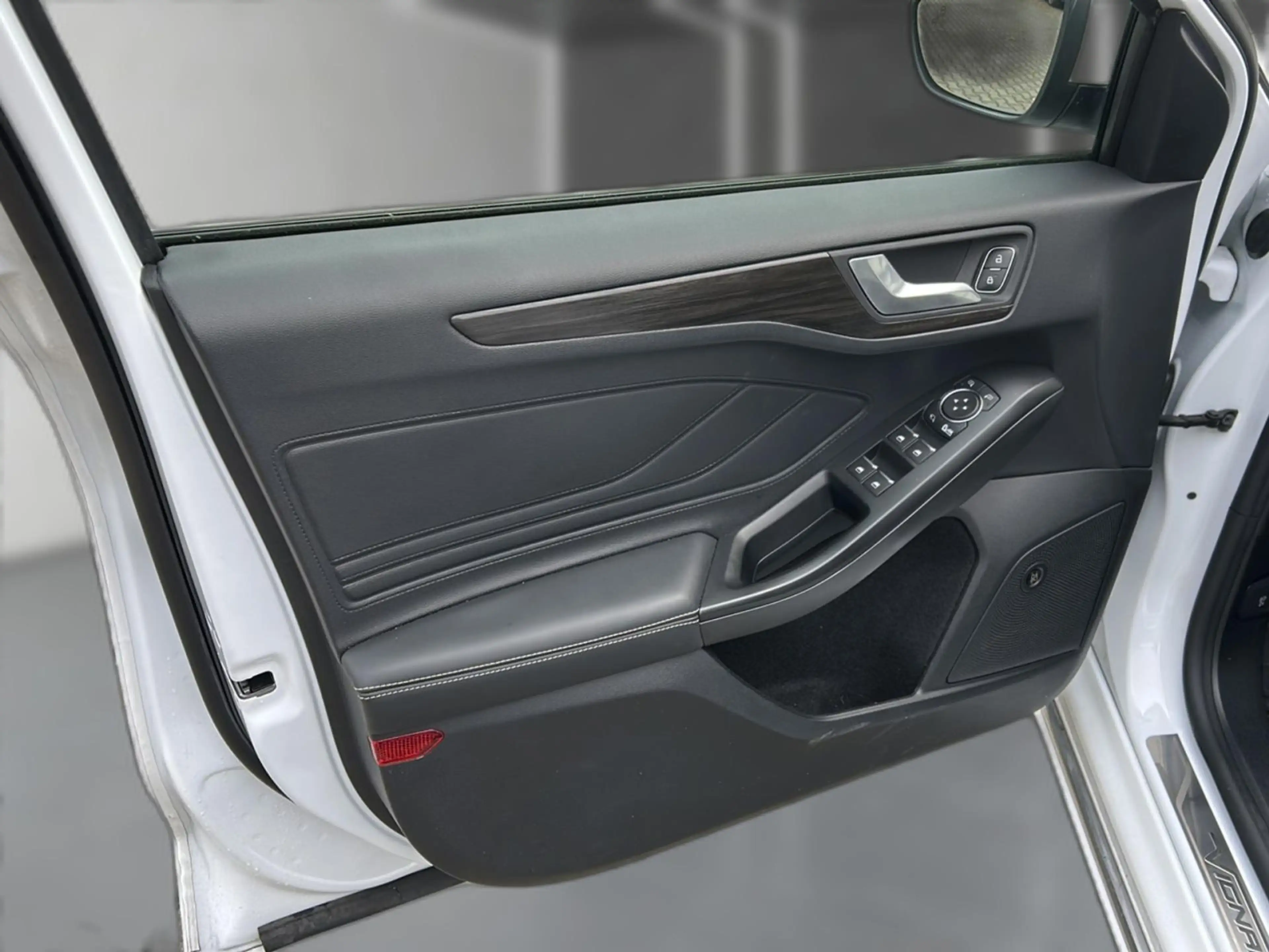 Ford Focus Turnier 1.5 EcoBoost Vignale Aut. *StdHz* — photo 8