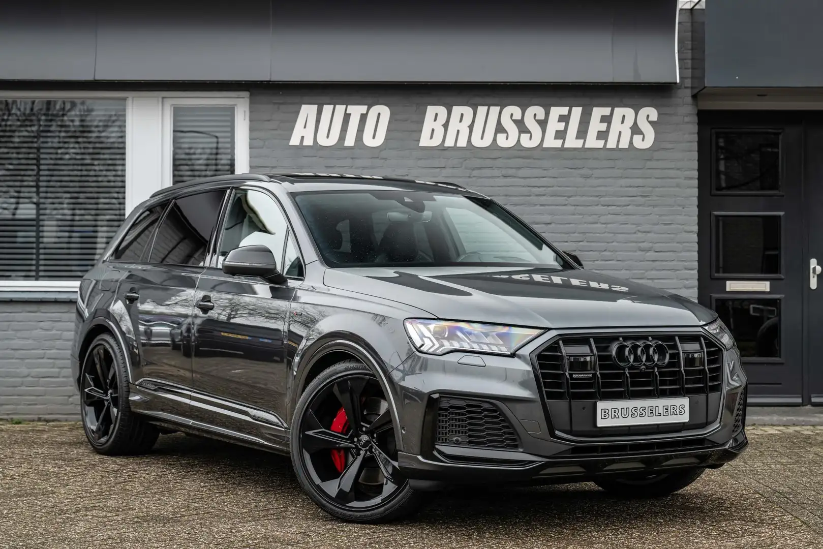 Audi Q7 60 TFSI e quattro S Line Competition Pano-Matrix R Šedá - 1