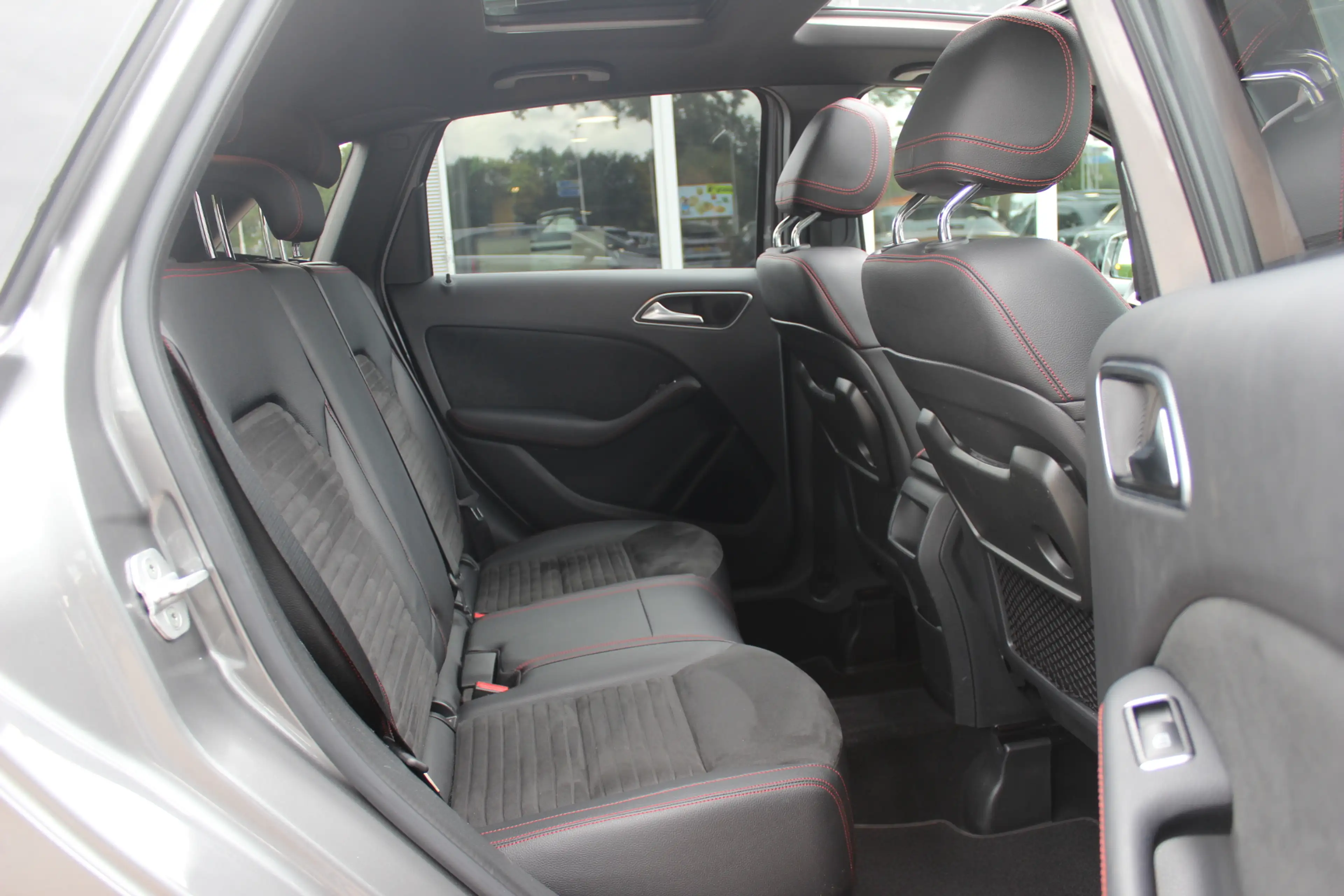 Mercedes-Benz B 180 Ambition / Panoramadak / Camera / Leder&Alcantara — photo 12