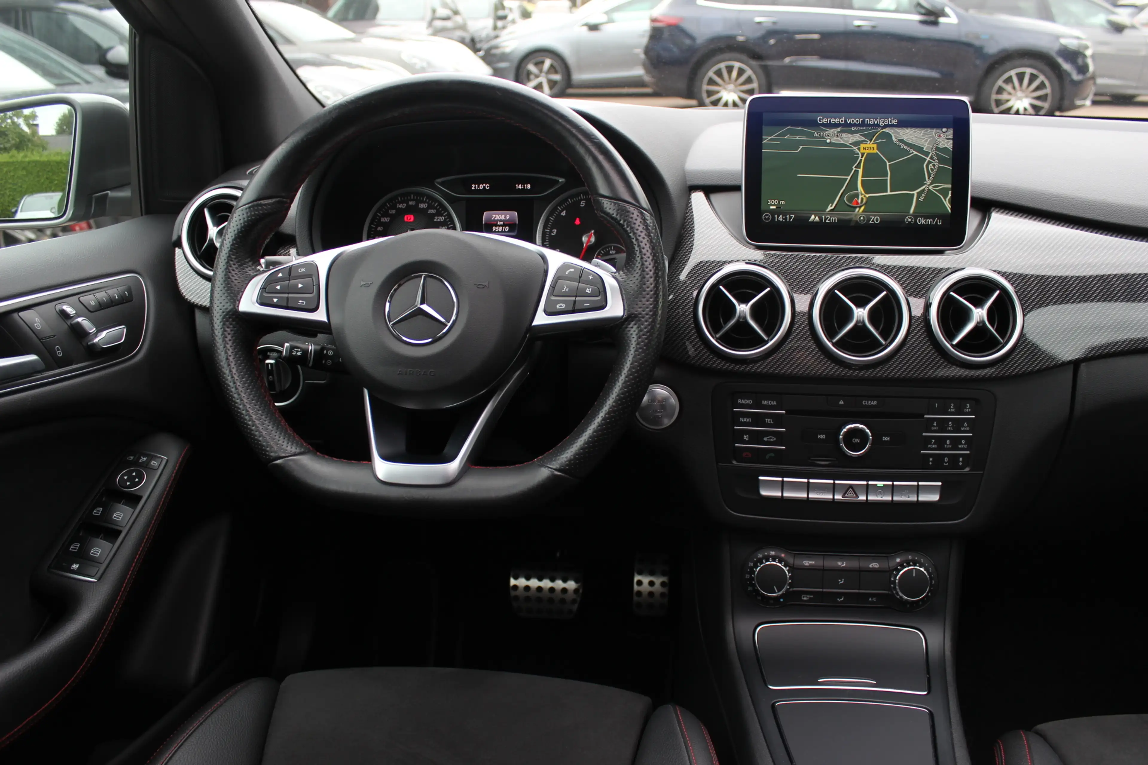 Mercedes-Benz B 180 Ambition / Panoramadak / Camera / Leder&Alcantara — photo 9
