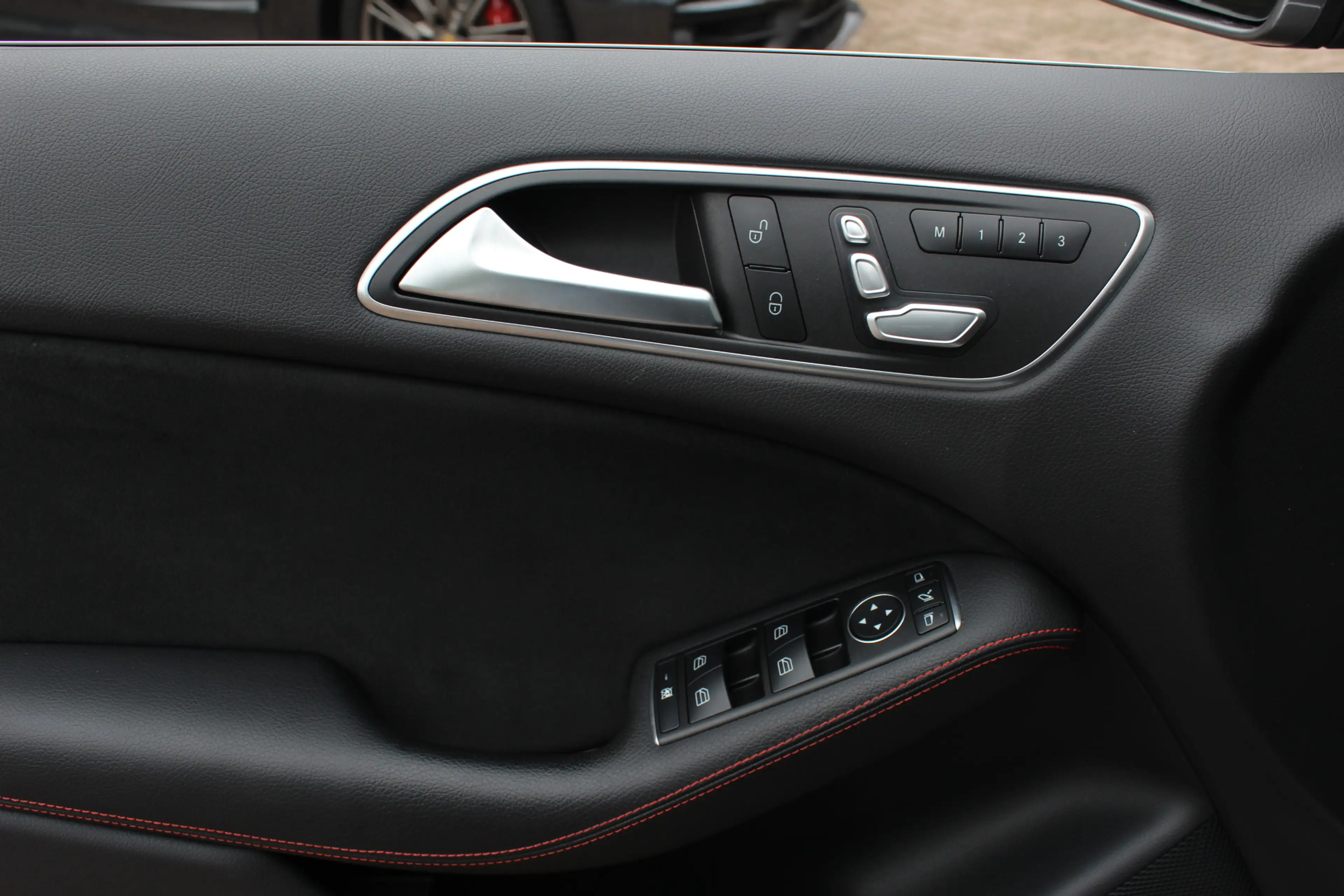Mercedes-Benz B 180 Ambition / Panoramadak / Camera / Leder&Alcantara — photo 33