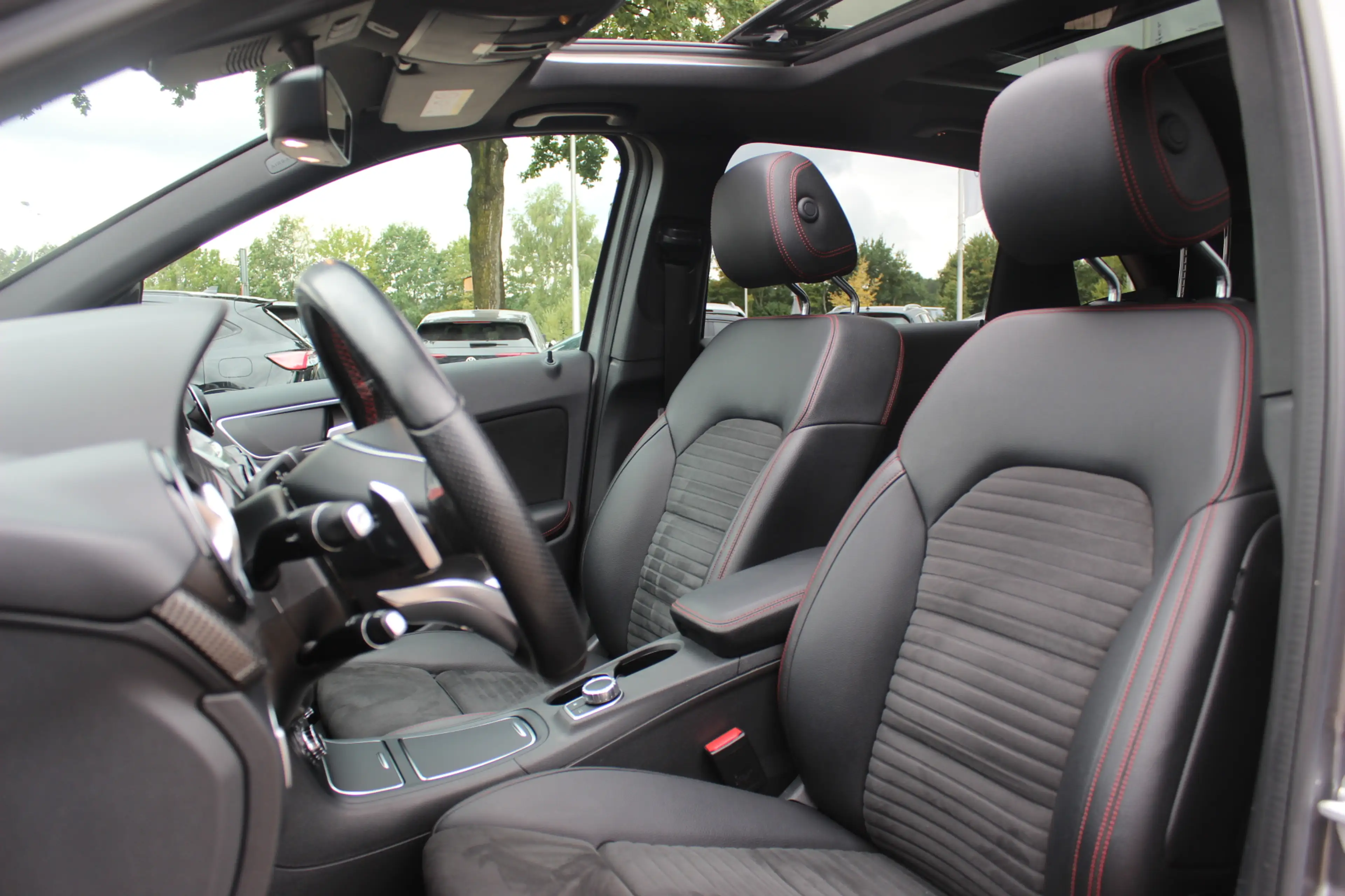 Mercedes-Benz B 180 Ambition / Panoramadak / Camera / Leder&Alcantara — photo 4