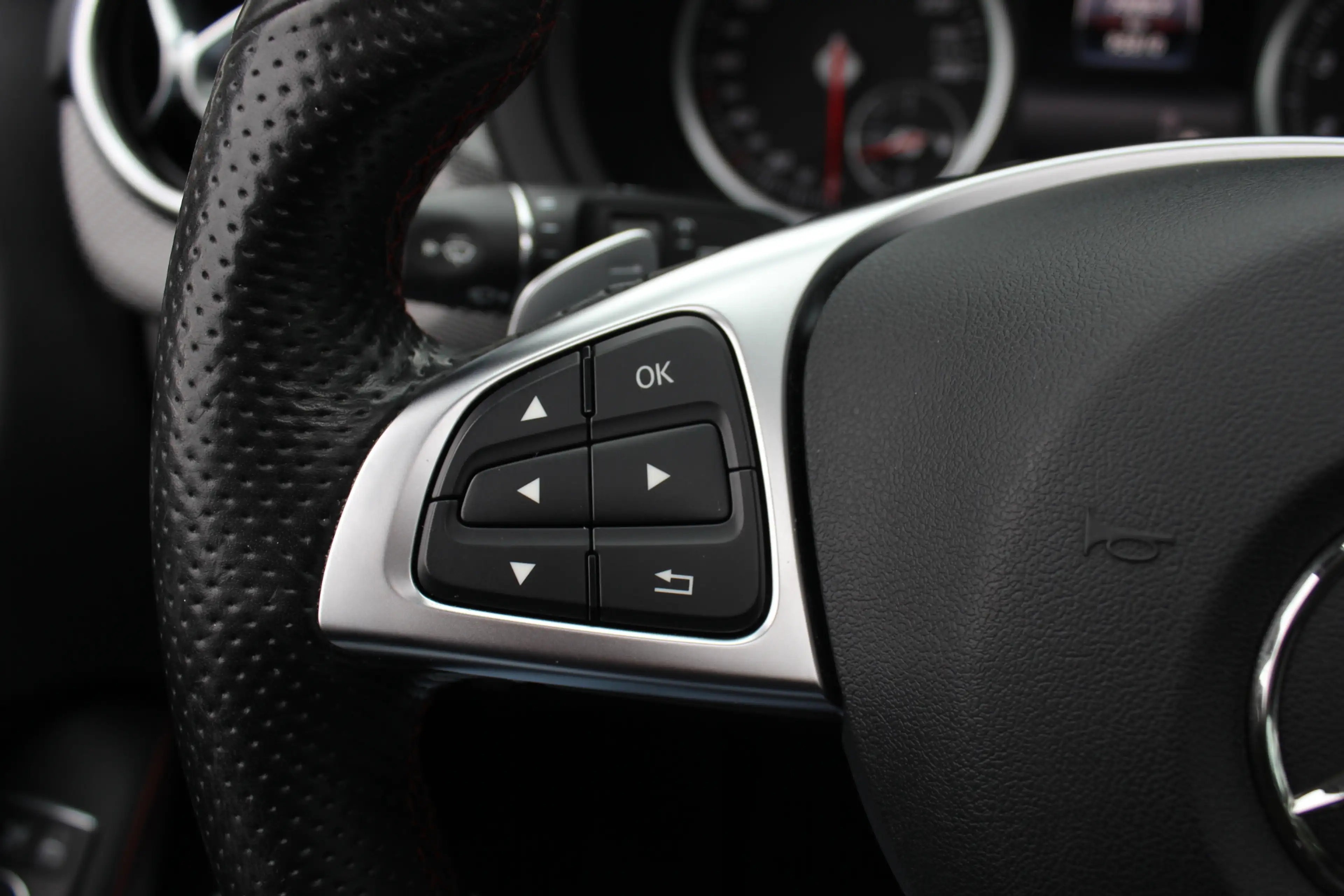 Mercedes-Benz B 180 Ambition / Panoramadak / Camera / Leder&Alcantara — photo 29