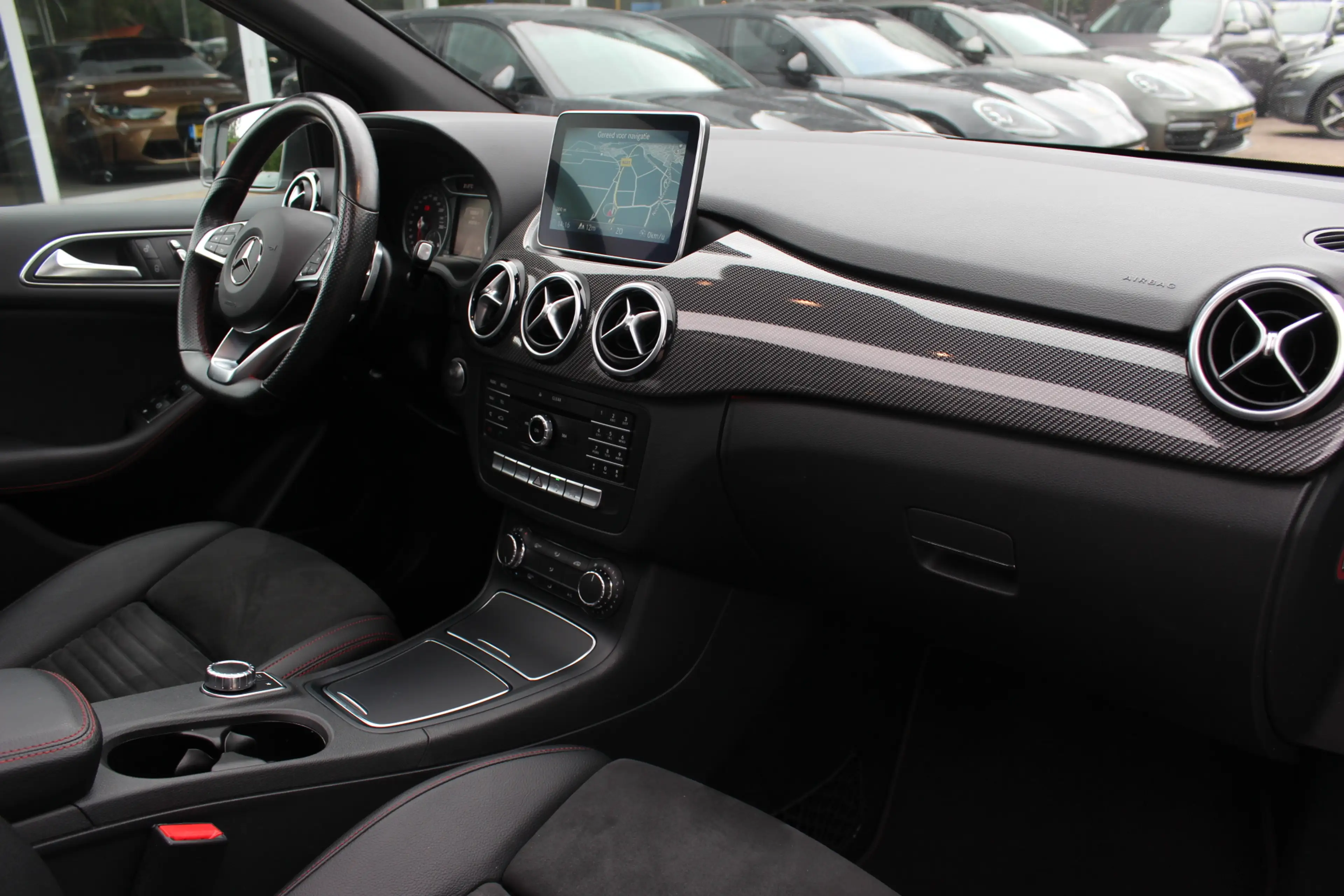 Mercedes-Benz B 180 Ambition / Panoramadak / Camera / Leder&Alcantara — photo 13