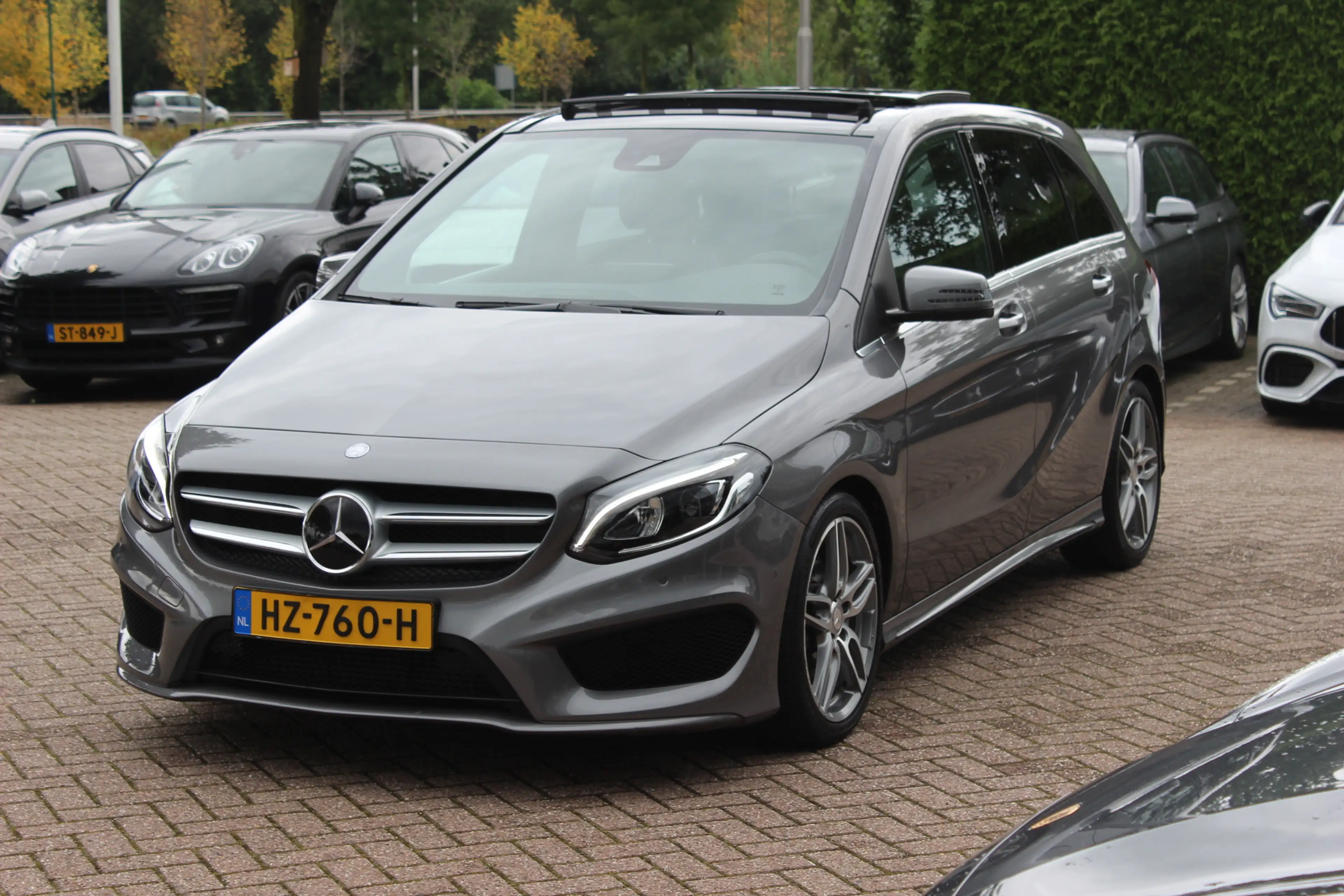 Mercedes-Benz B 180 Ambition / Panoramadak / Camera / Leder&Alcantara — photo 6