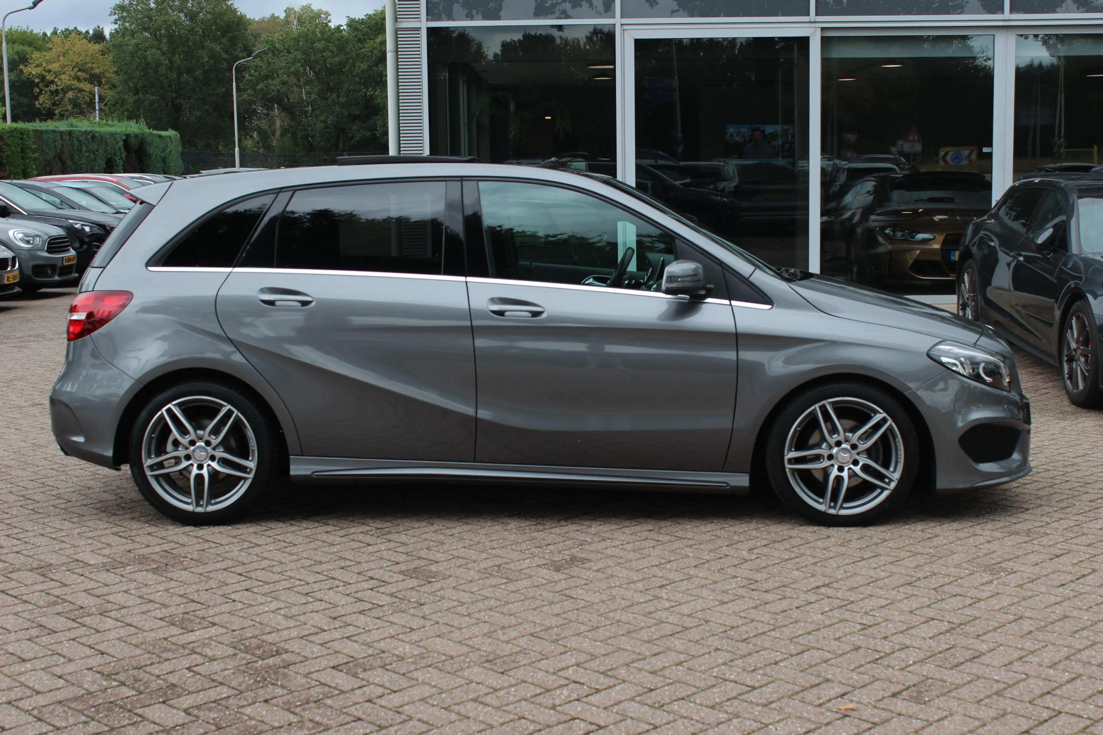 Mercedes-Benz B 180 Ambition / Panoramadak / Camera / Leder&Alcantara — photo 5
