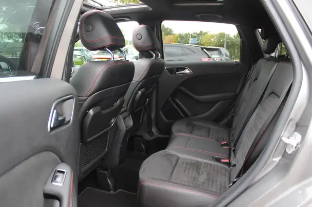 Mercedes-Benz B-Class view 11