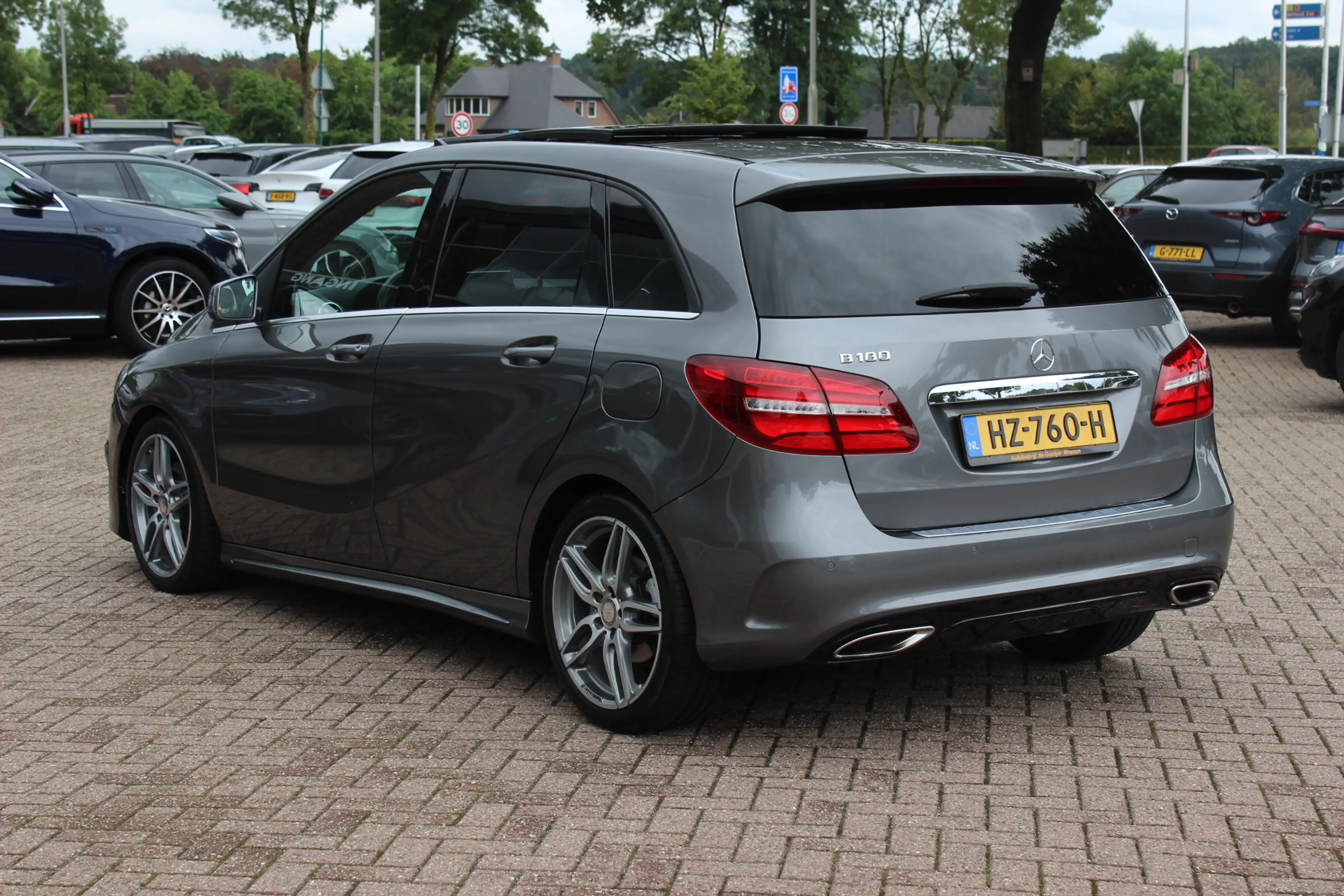 Mercedes-Benz B 180 Ambition / Panoramadak / Camera / Leder&Alcantara — photo 3