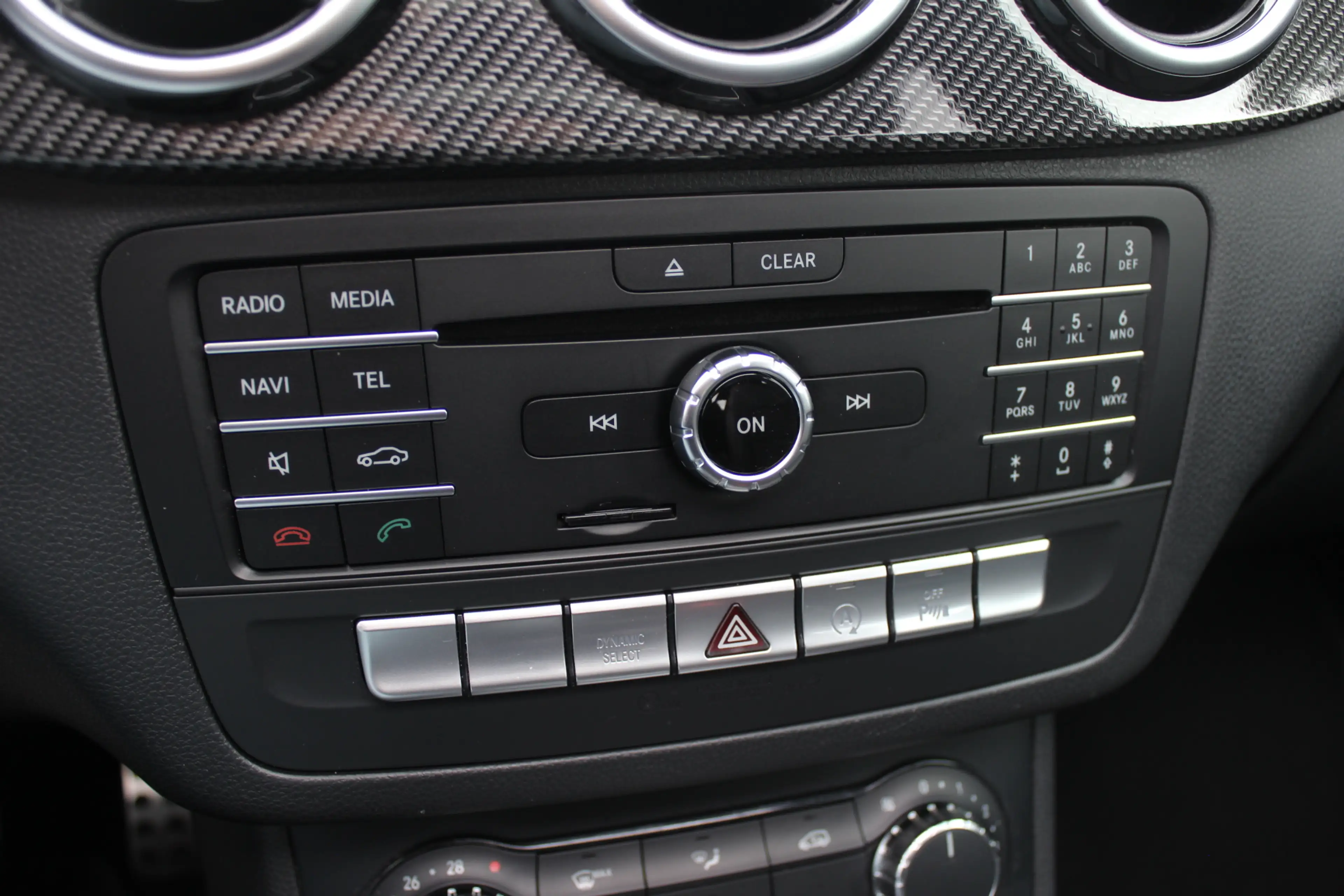 Mercedes-Benz B 180 Ambition / Panoramadak / Camera / Leder&Alcantara — photo 25