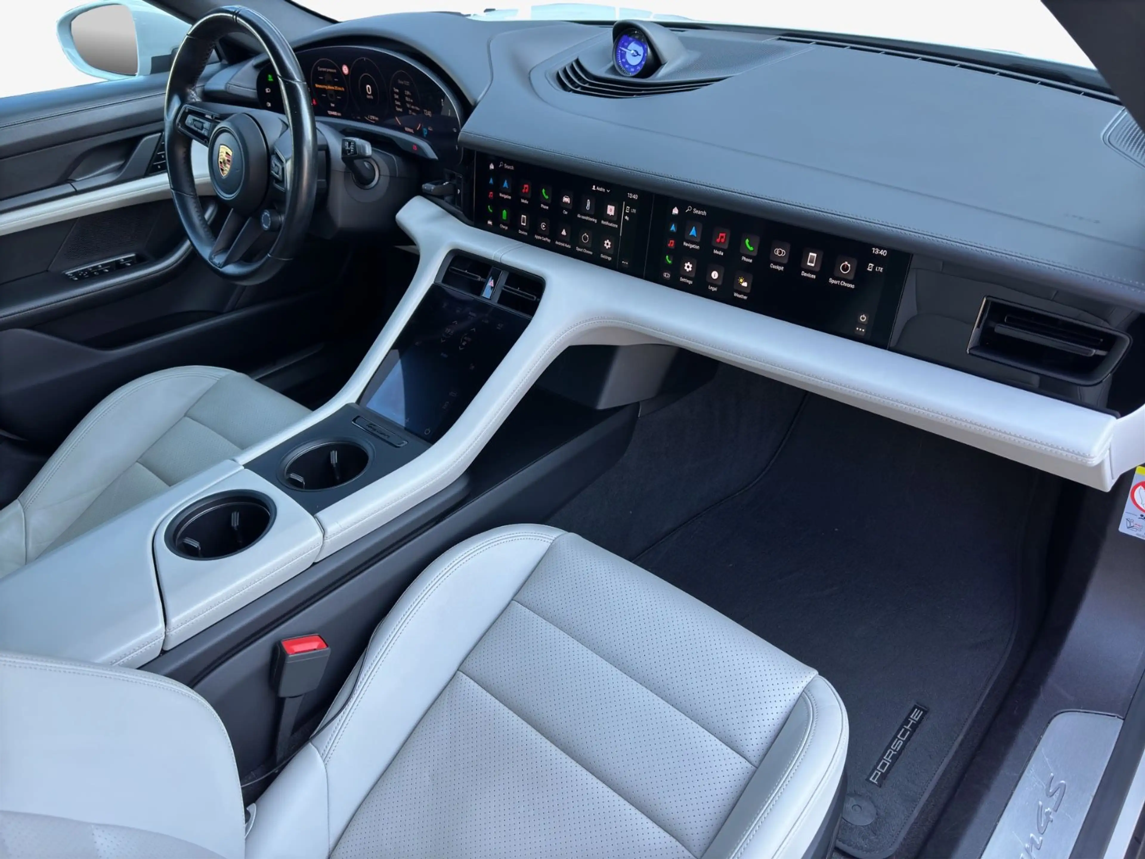 Porsche Taycan 4S°LUFT°HUD°360°MATRIX°PANO°SPORTCHRONO° — photo 5