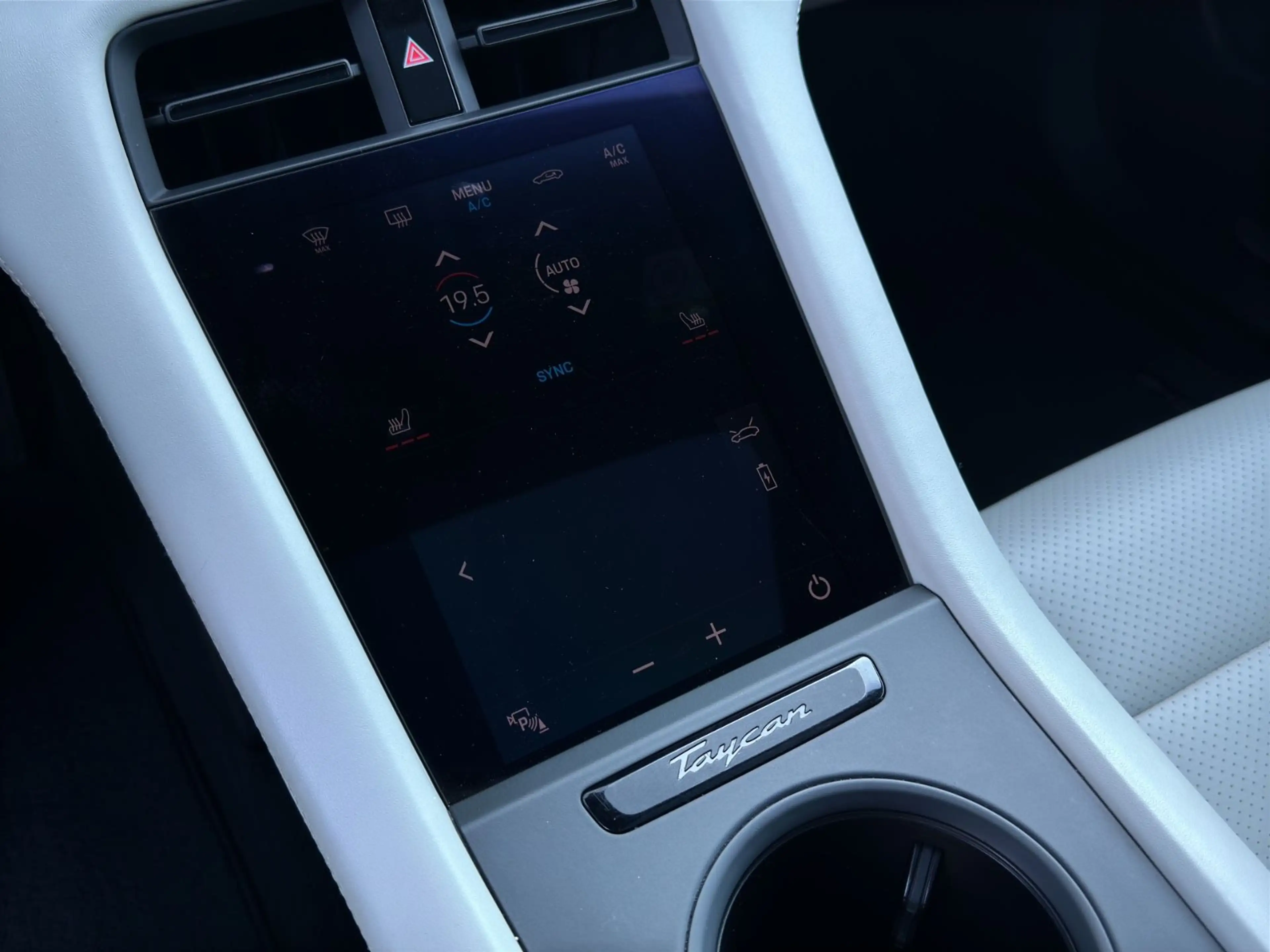 Porsche Taycan 4S°LUFT°HUD°360°MATRIX°PANO°SPORTCHRONO° — photo 9