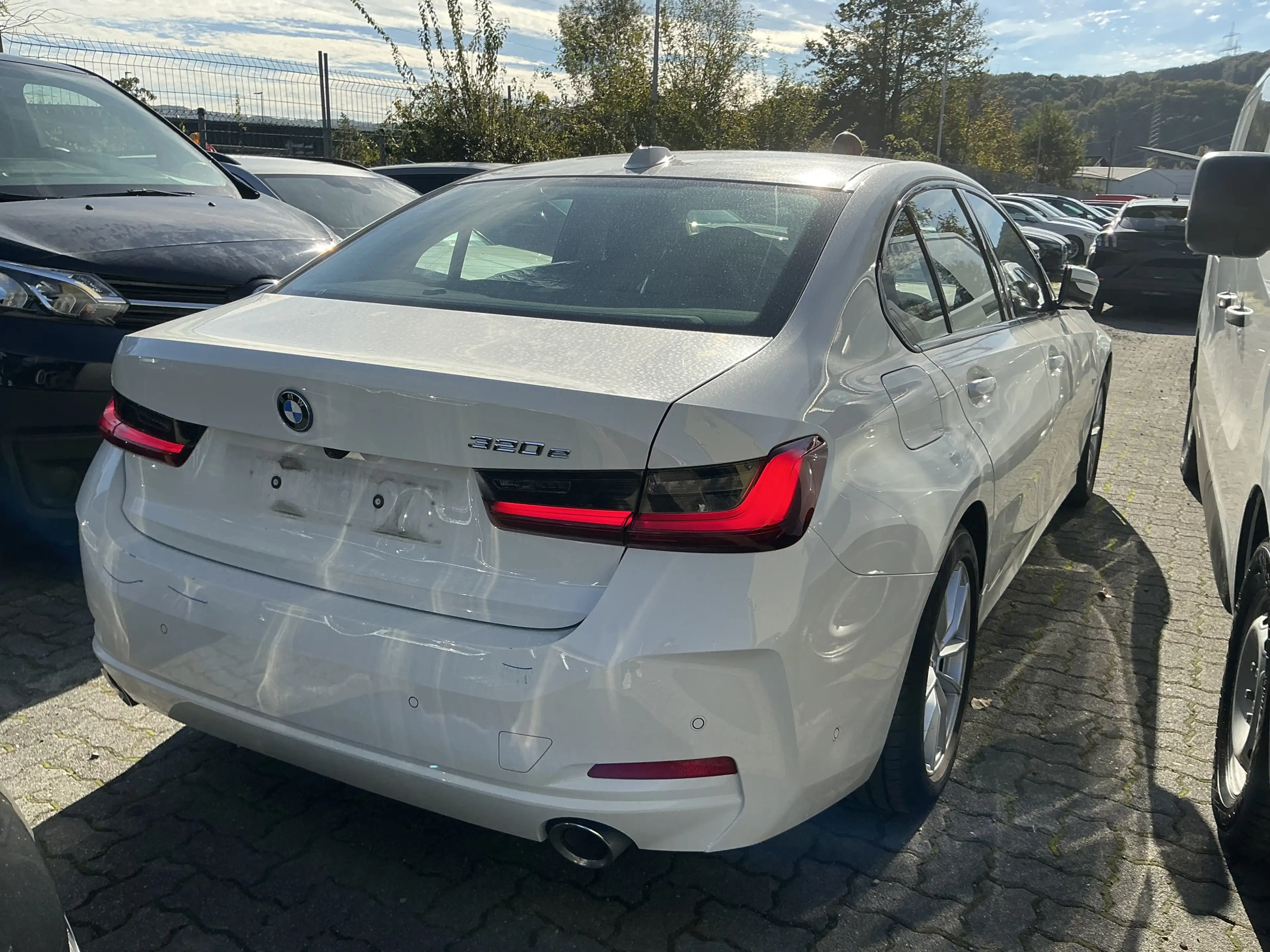 BMW 320 e Professional R.Cam Navi Ambiente LED DAB — photo 2
