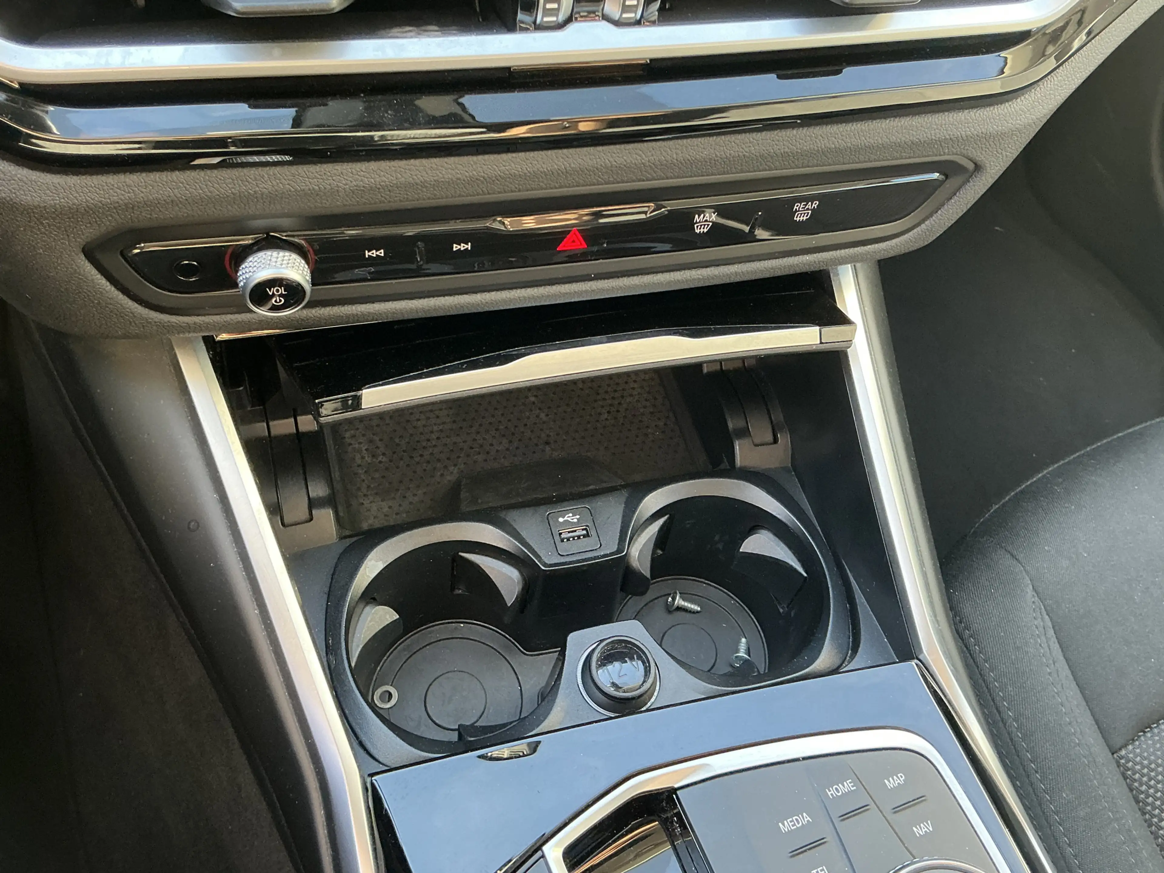 BMW 320 e Professional R.Cam Navi Ambiente LED DAB — photo 11