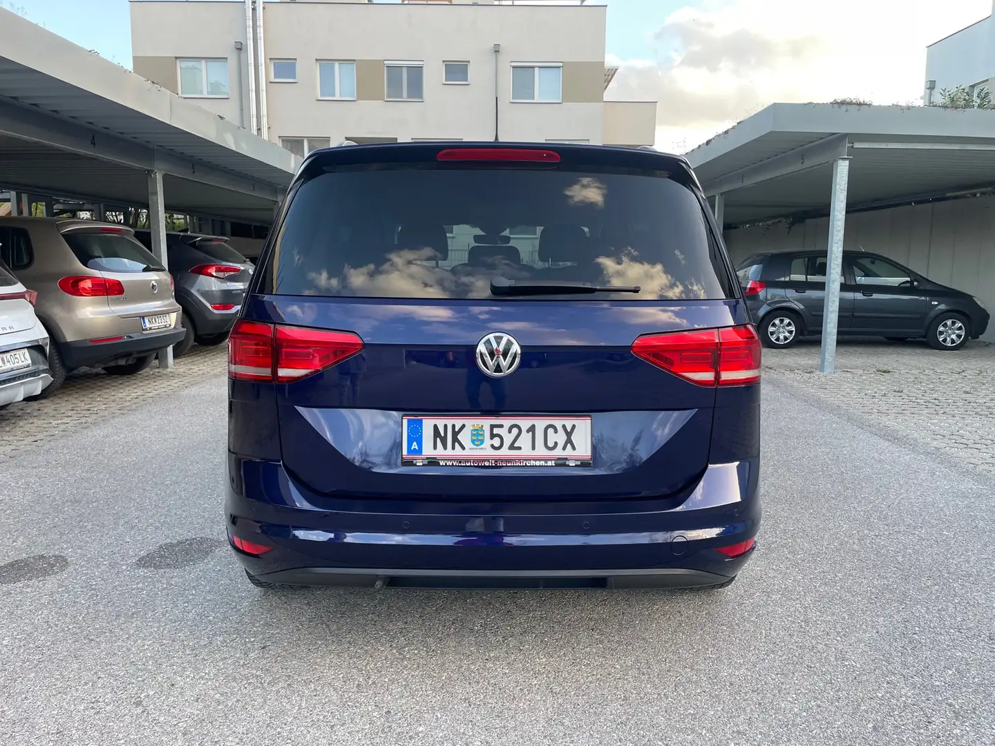 Volkswagen Touran Comfortline 1,6 SCR TDI DSG Blau - 2