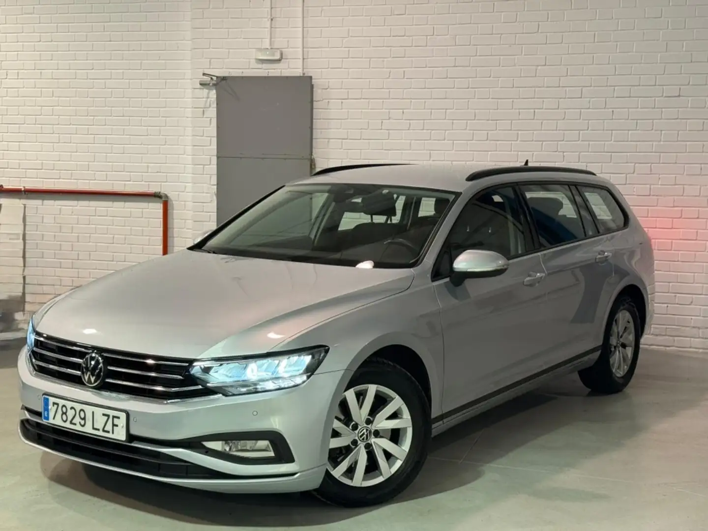Volkswagen Passat Variant 2.0TDI EVO Business 90kW DSG7 Grau - 2