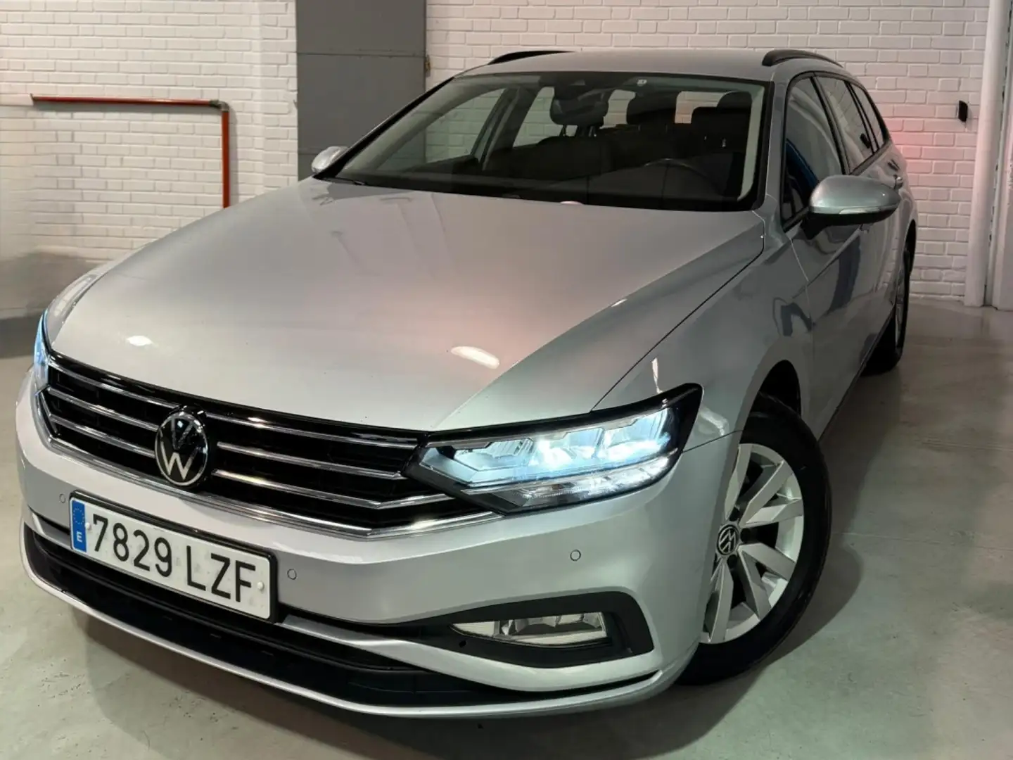 Volkswagen Passat Variant 2.0TDI EVO Business 90kW DSG7 Grau - 1