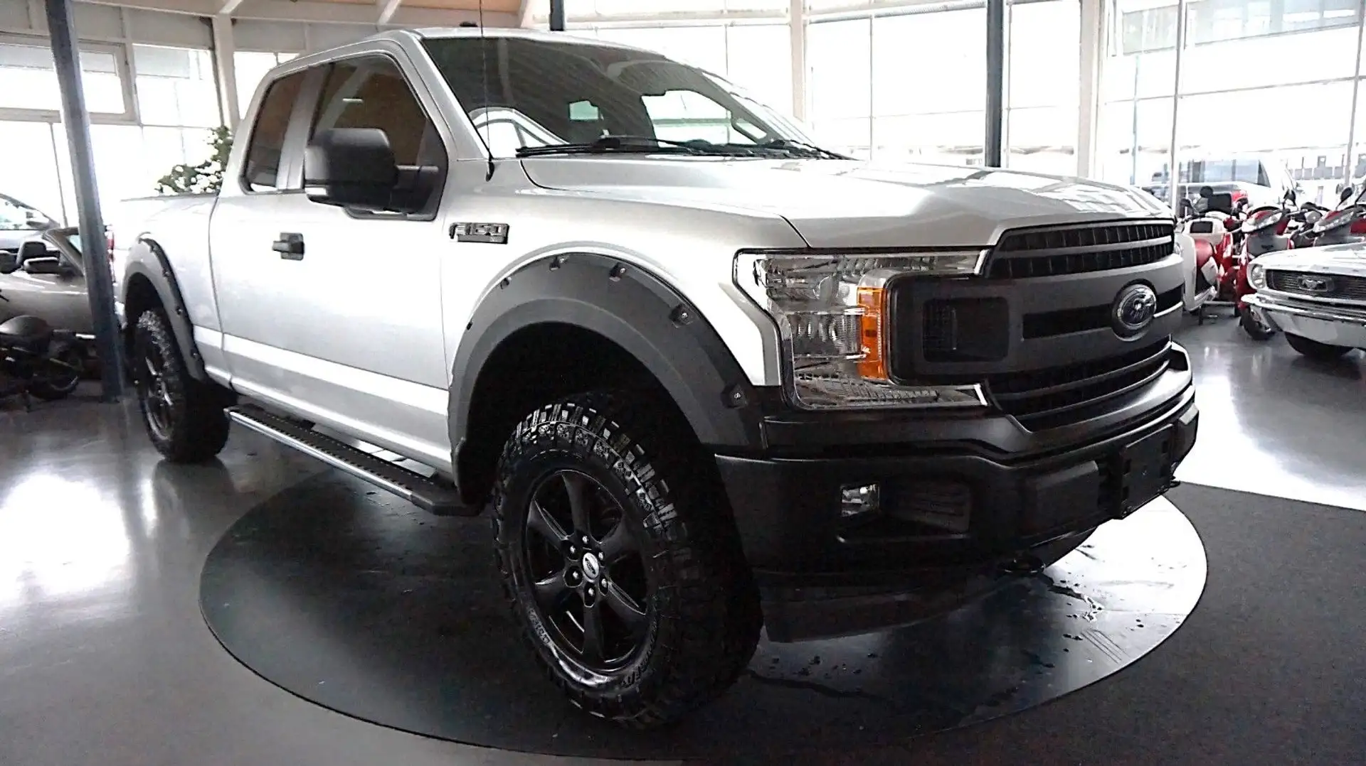 Ford F 150 3.3l XL 4x4 Klima*Navi*Leder*6 Sitzer* Plateado - 2