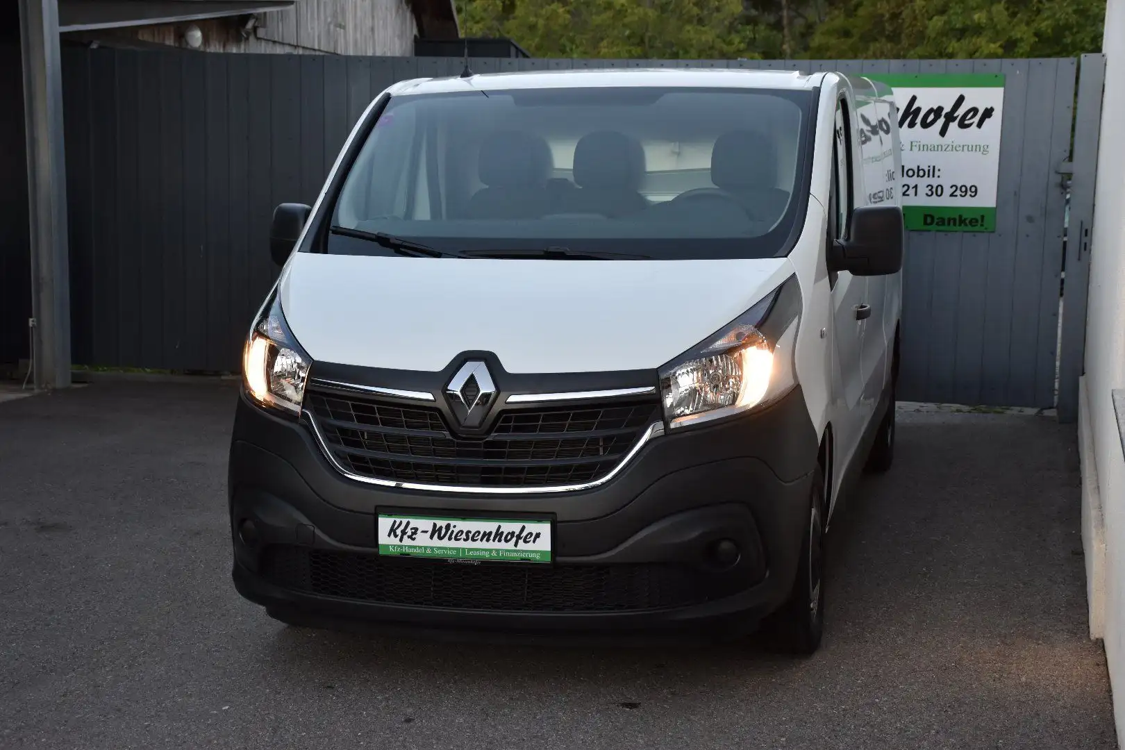 Renault Trafic 2.0 dCi 120 ENERGY L2H1 3,0t / Service + Picker + Weiß - 2