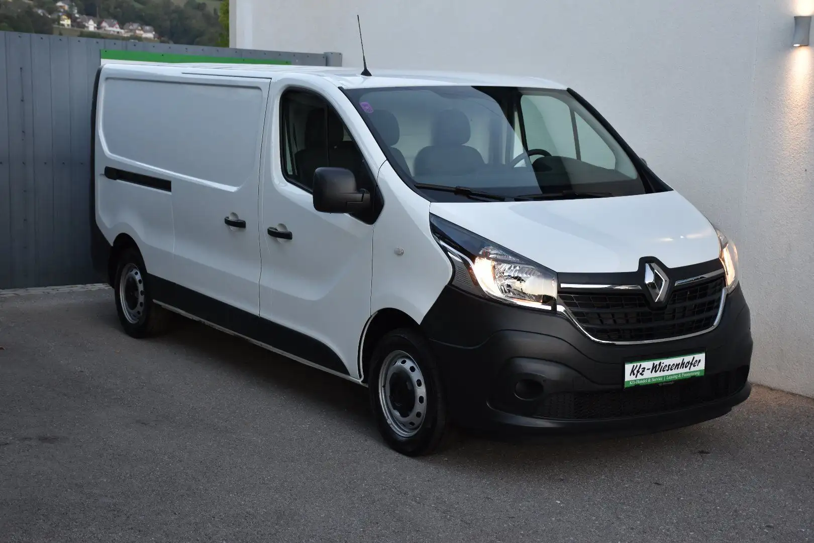 Renault Trafic 2.0 dCi 120 ENERGY L2H1 3,0t / Service + Picker + Weiß - 1