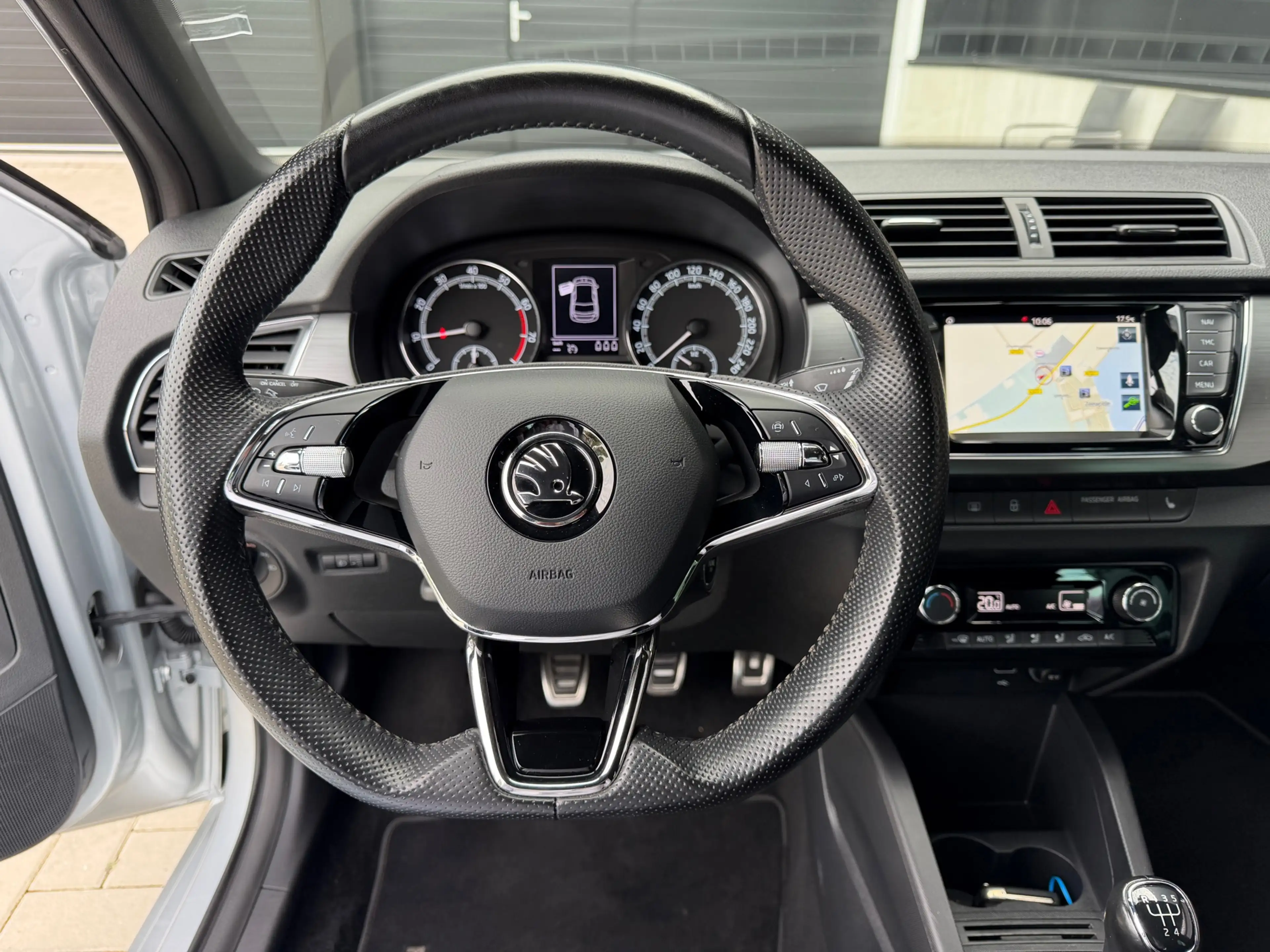 Skoda Fabia 1.0 TSI Sport / Trekhaak / Stoelverwarming / ACC / — photo 14