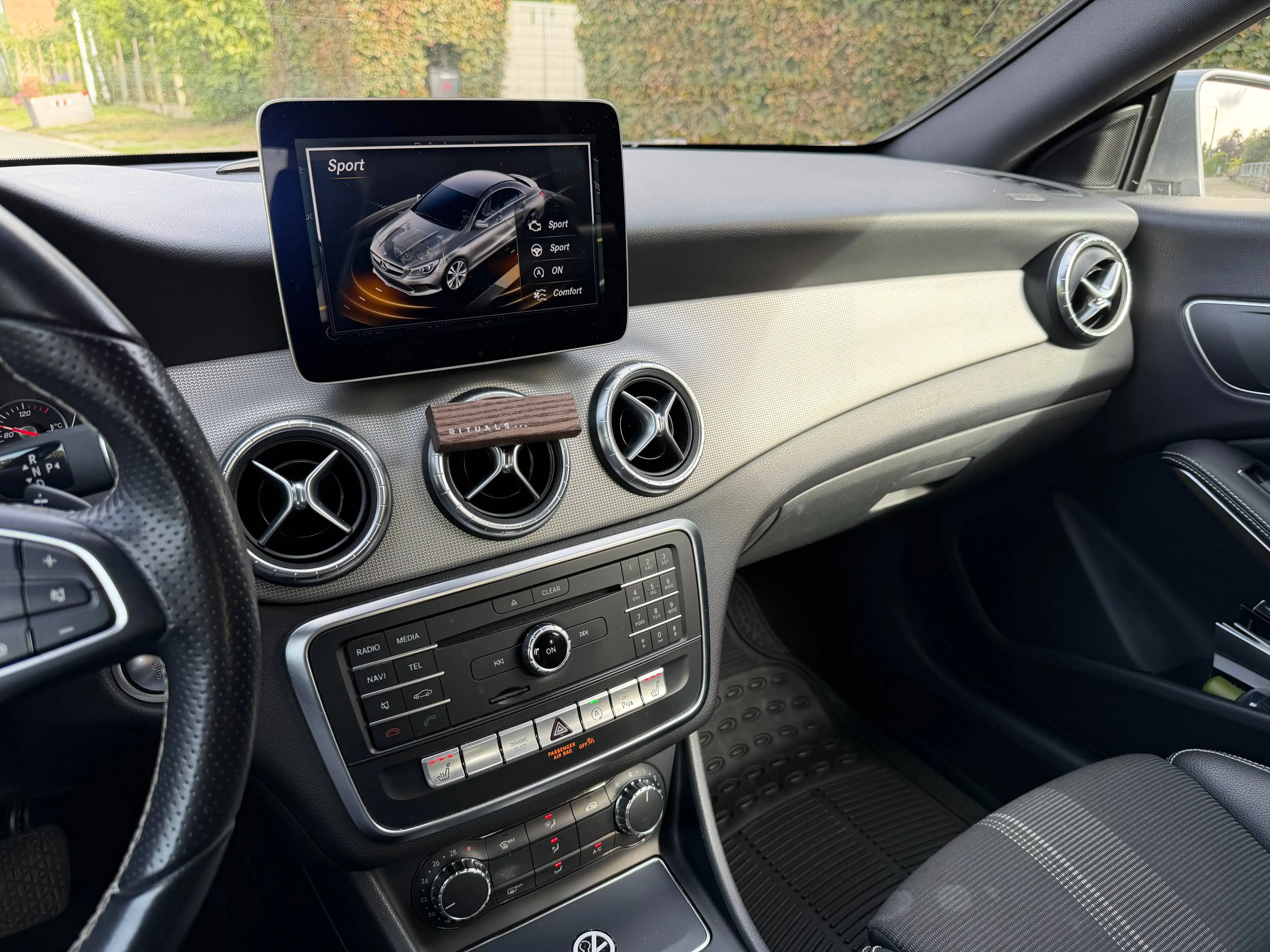 Mercedes-Benz CLA 180 PACK AMG - GARANTIE 12M - 3a — photo 12