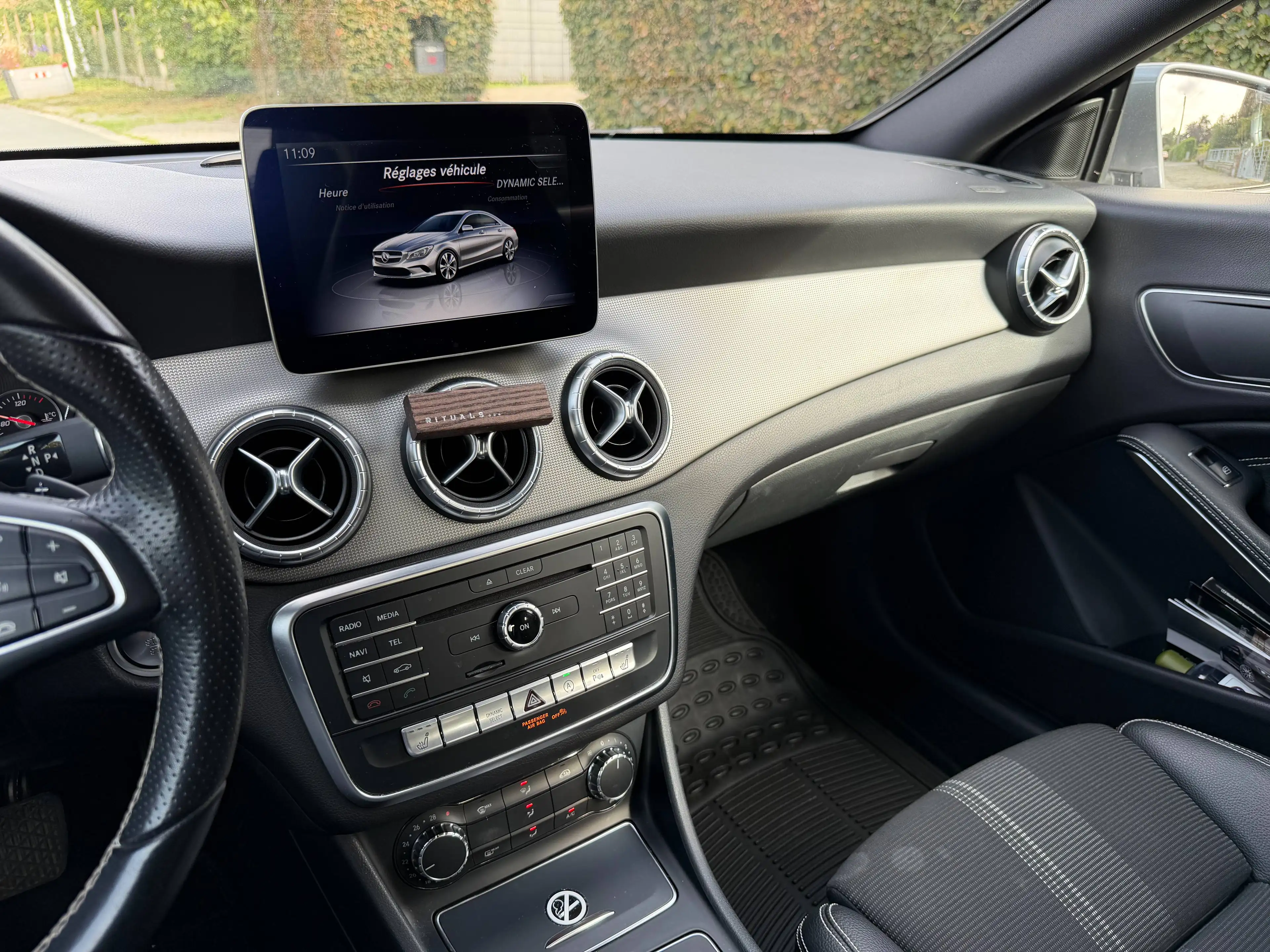 Mercedes-Benz CLA 180 PACK AMG - GARANTIE 12M - 3a — photo 13