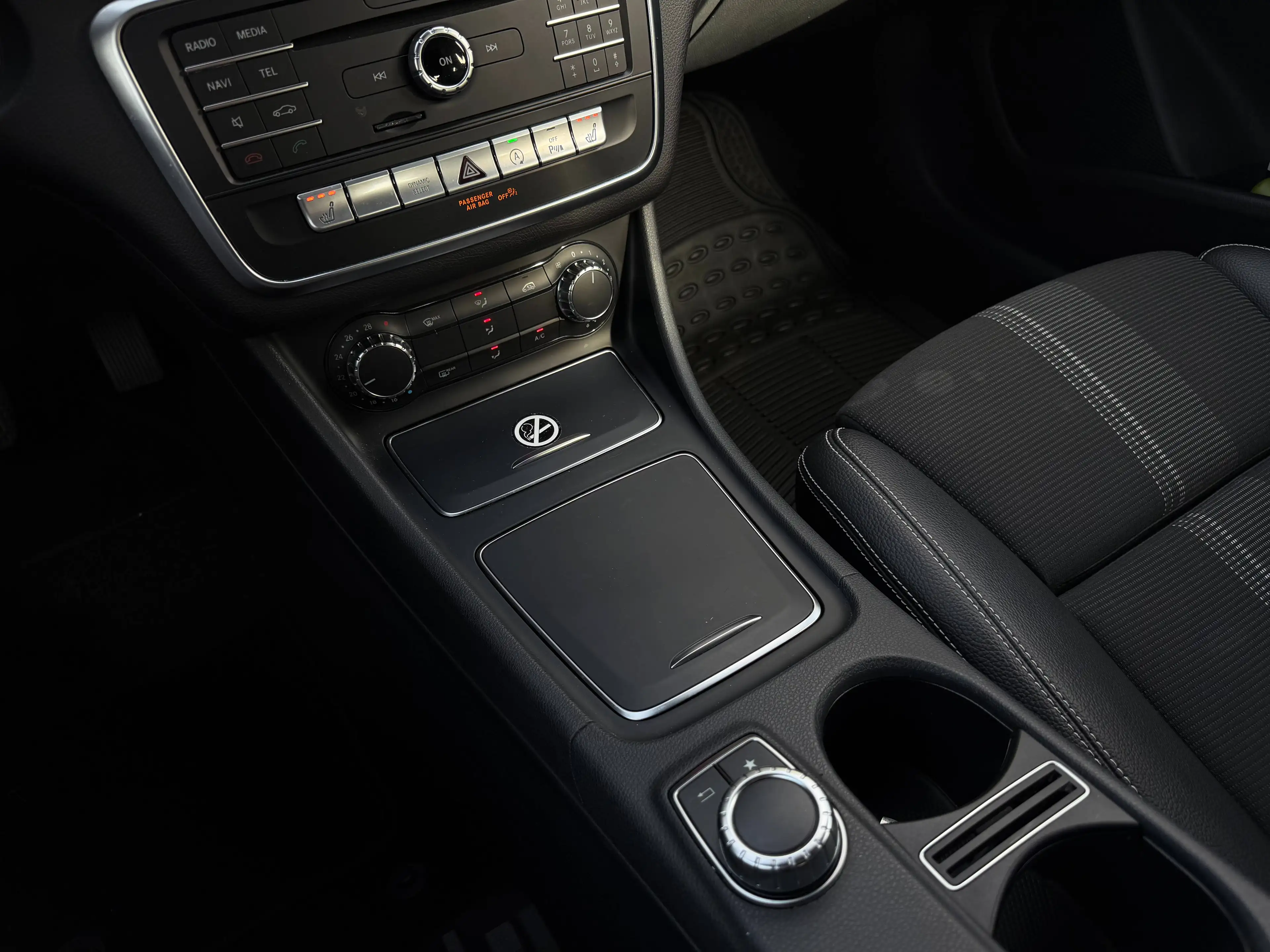 Mercedes-Benz CLA 180 PACK AMG - GARANTIE 12M - 3a — photo 11