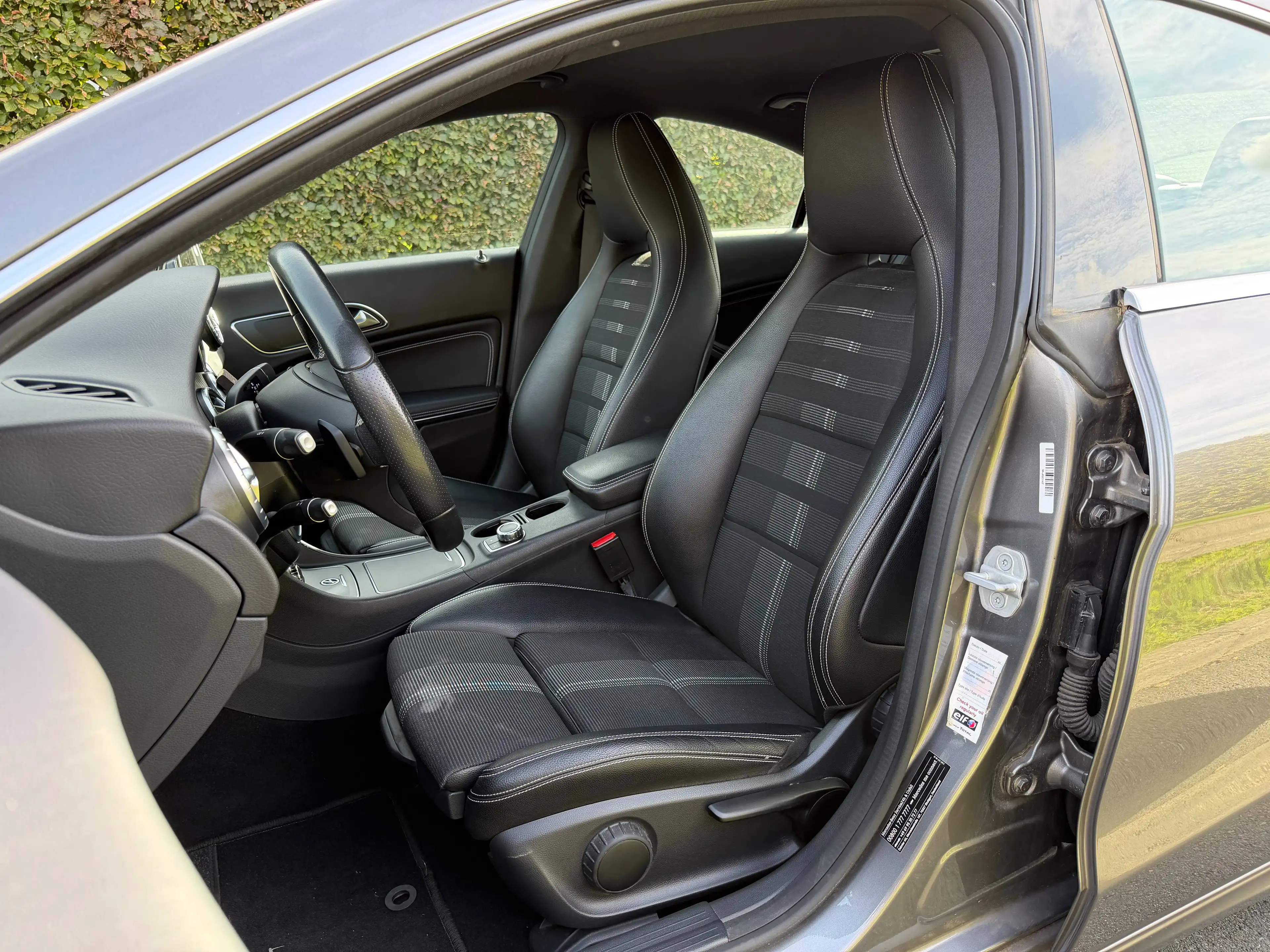 Mercedes-Benz CLA 180 PACK AMG - GARANTIE 12M - 3a — photo 8