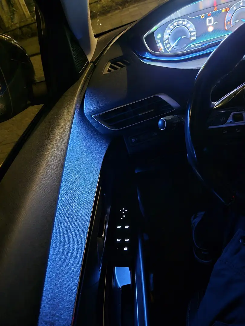 Peugeot 5008 1.2 PureTech Blauw - 1