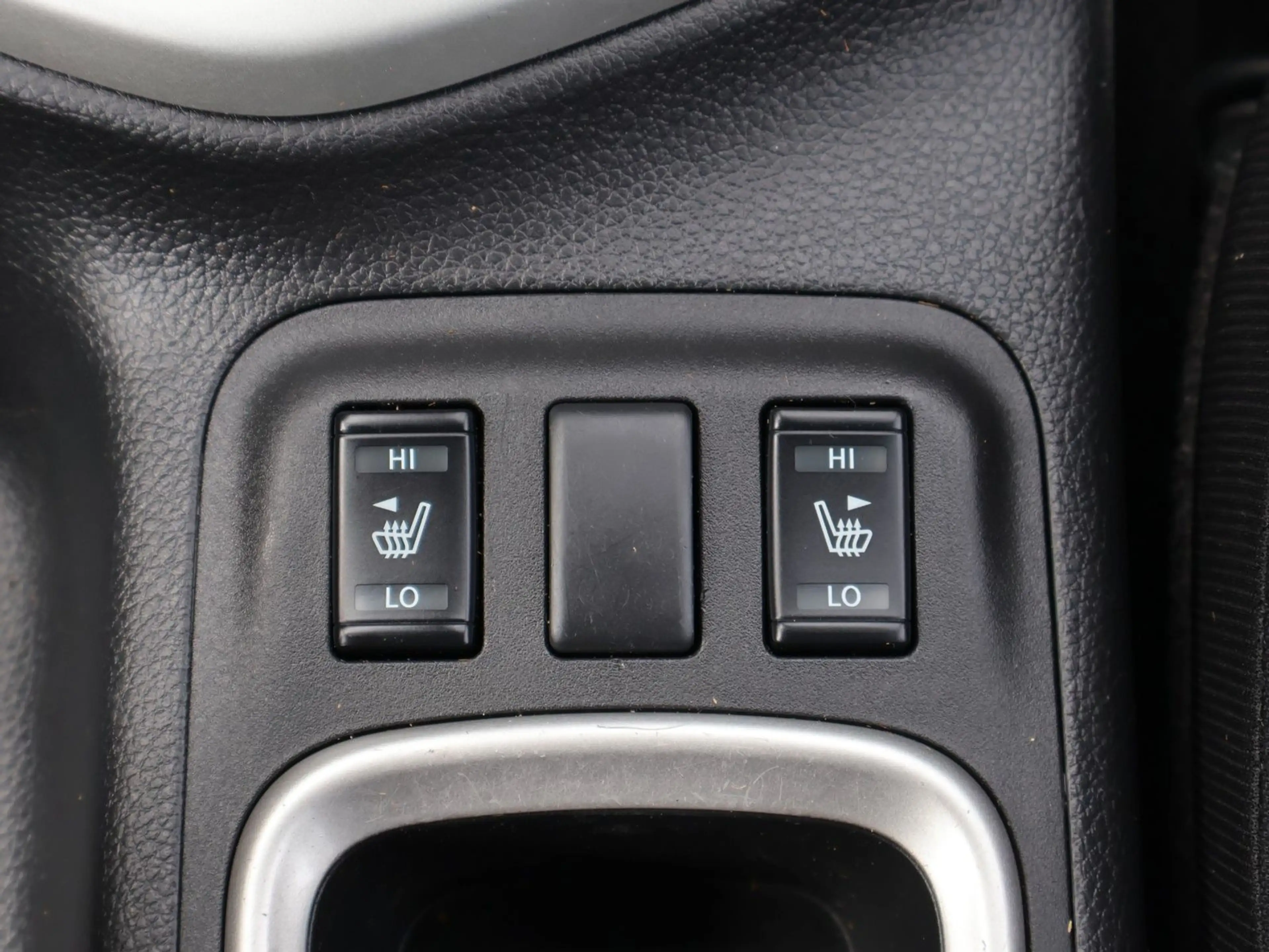 Nissan Navara NP300 Acenta Double Cab 4x4 MwSt-AHK-SHZ — photo 14
