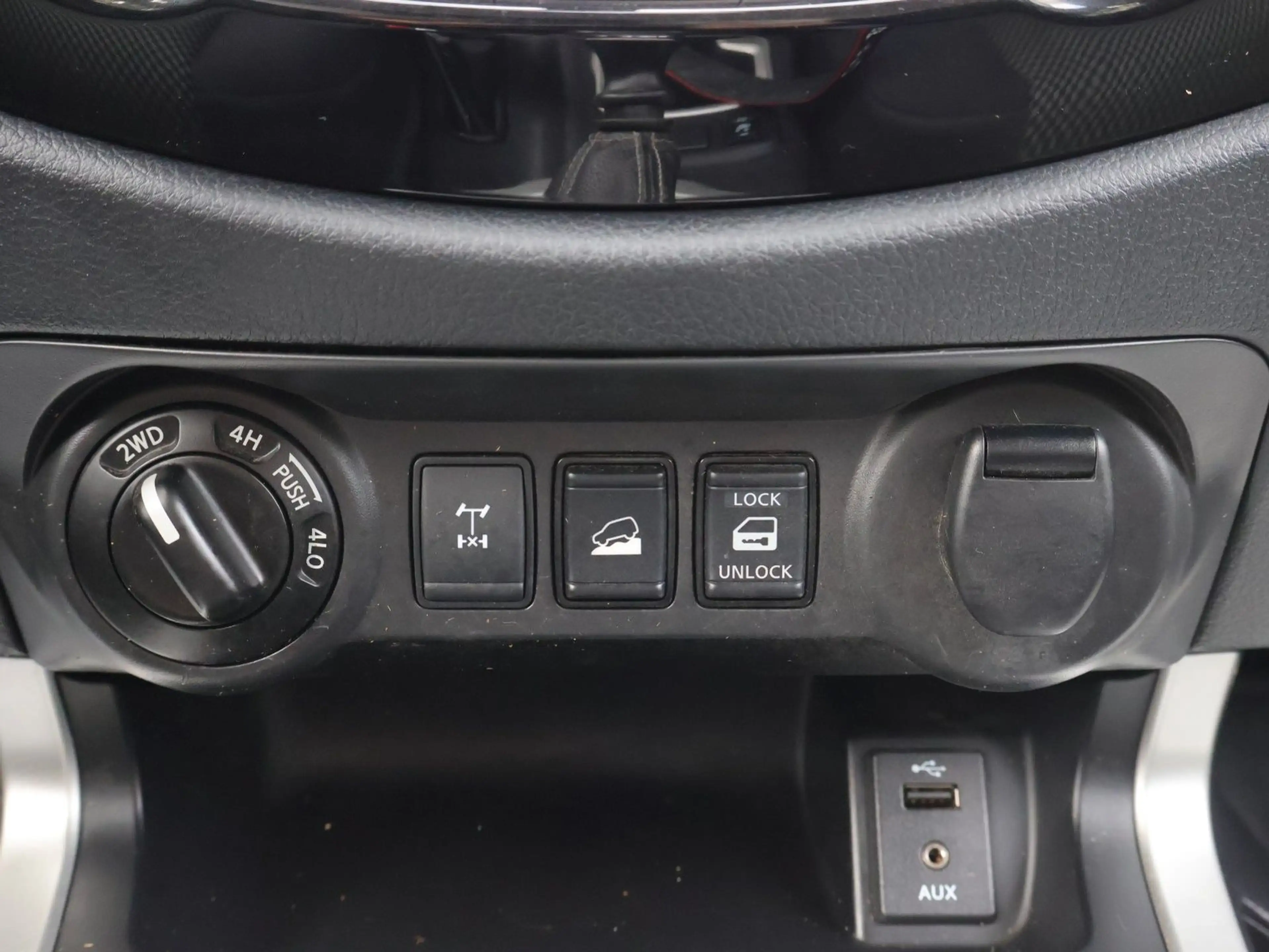 Nissan Navara NP300 Acenta Double Cab 4x4 MwSt-AHK-SHZ — photo 12