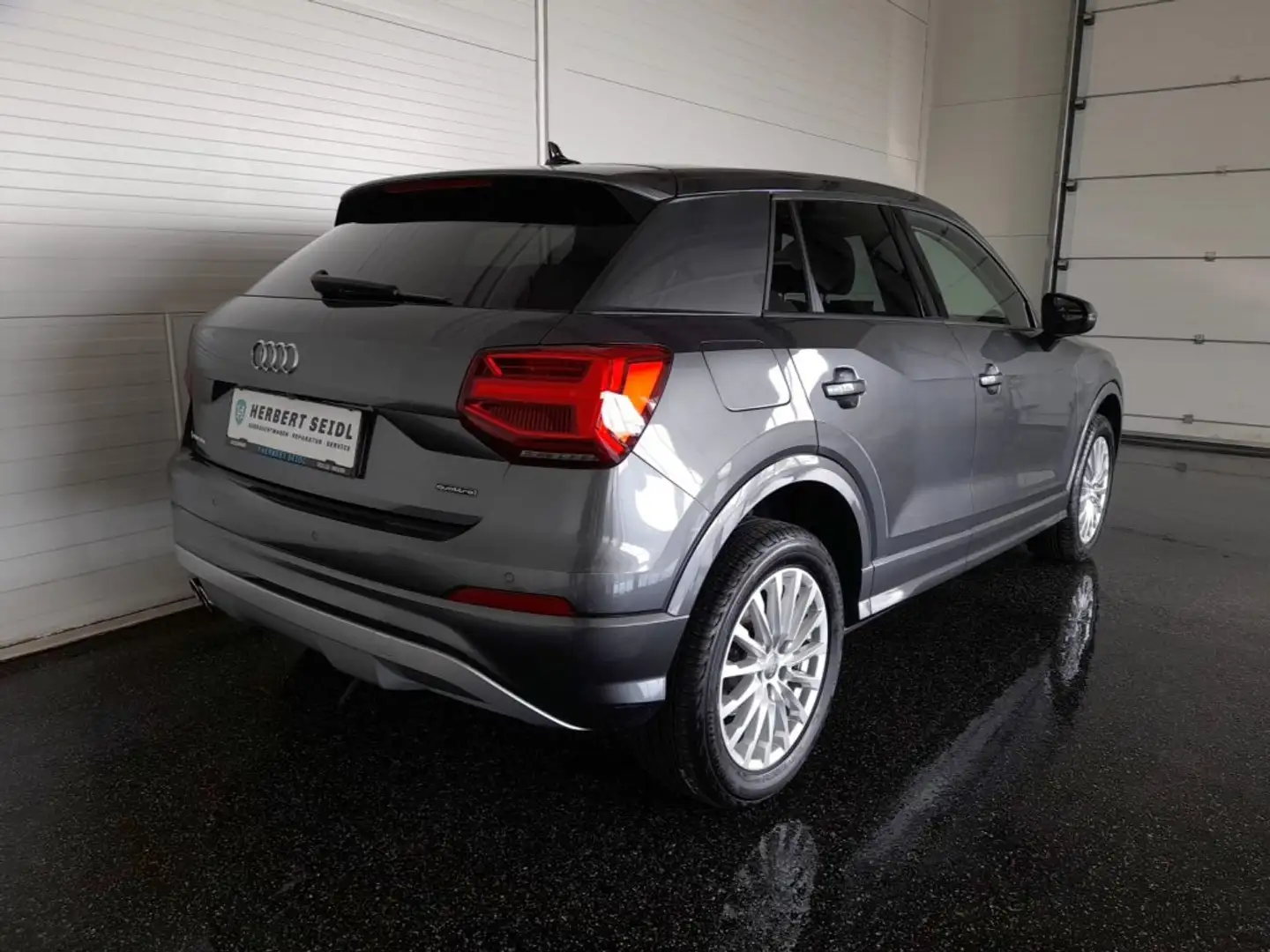 Audi Q2 SPORT 35 TDI quattro S-tr *LED & DYN BLINKER / LEDER / NAVI / AHV & KAMERA / TEMPOMAT / E-KLAPPE* Grau - 2