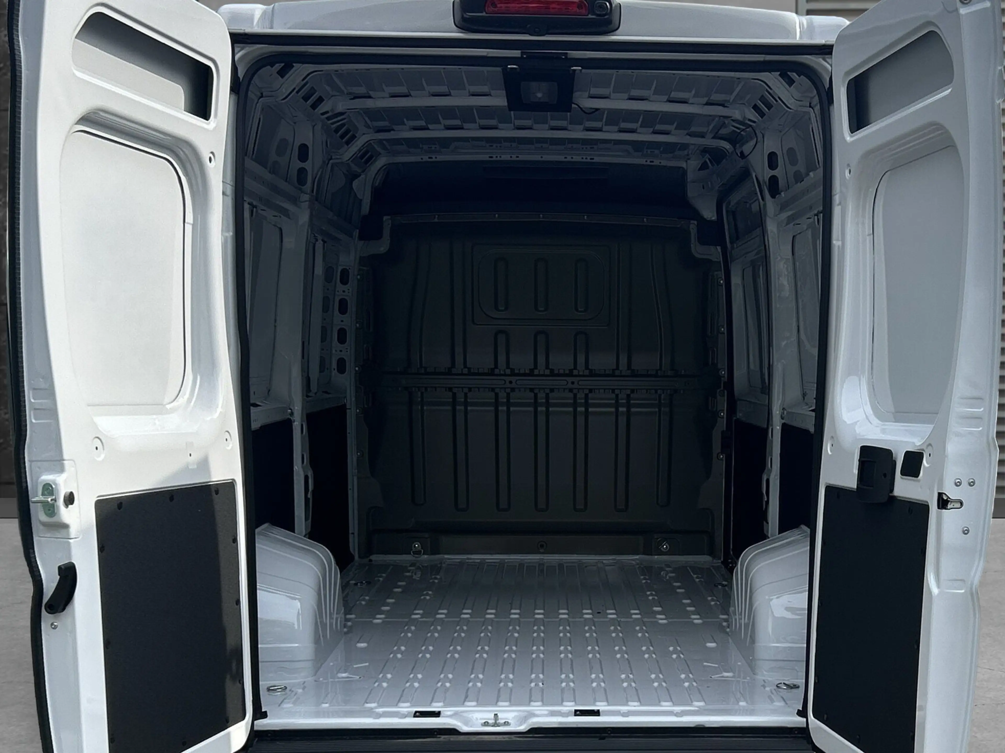 Peugeot Boxer Boxer 2.2 BlueHDi 140 L2H2 Autm. — photo 14