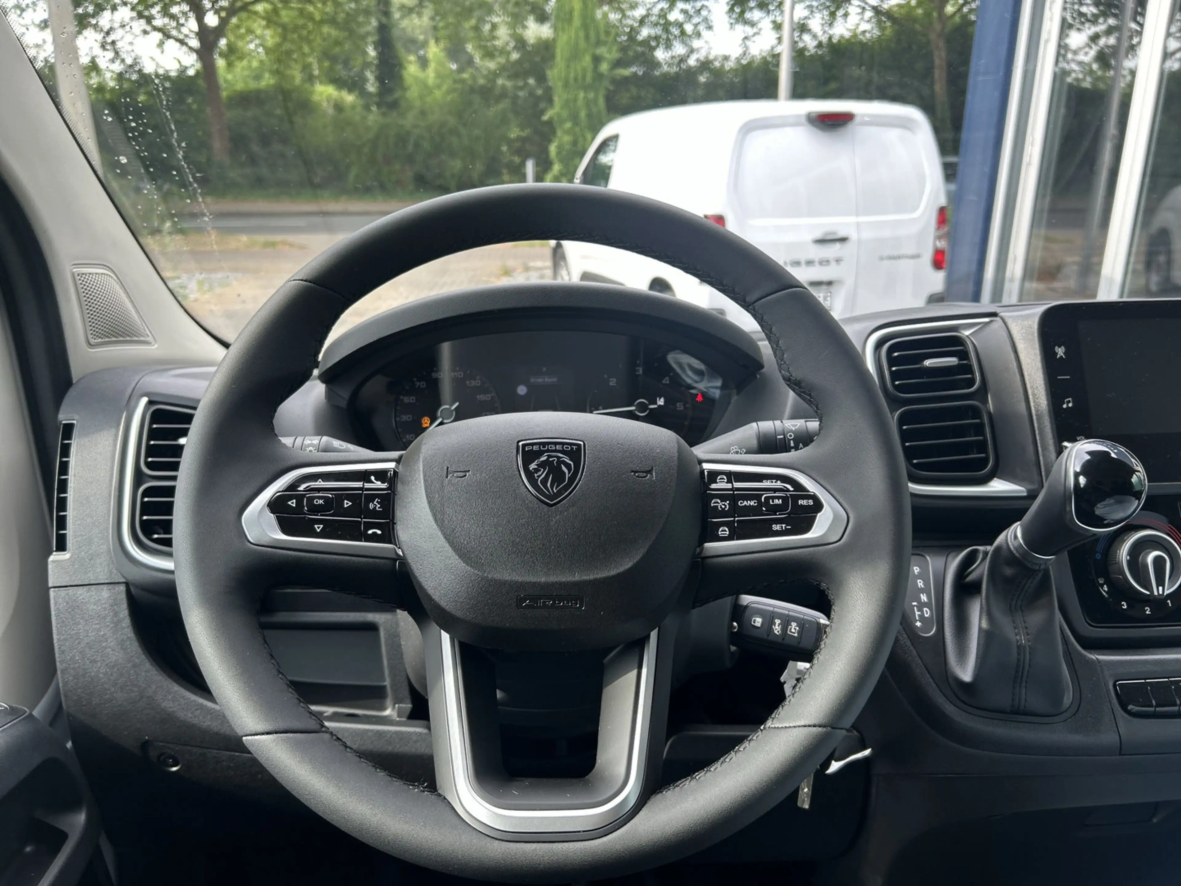 Peugeot Boxer Boxer 2.2 BlueHDi 140 L2H2 Autm. — photo 9