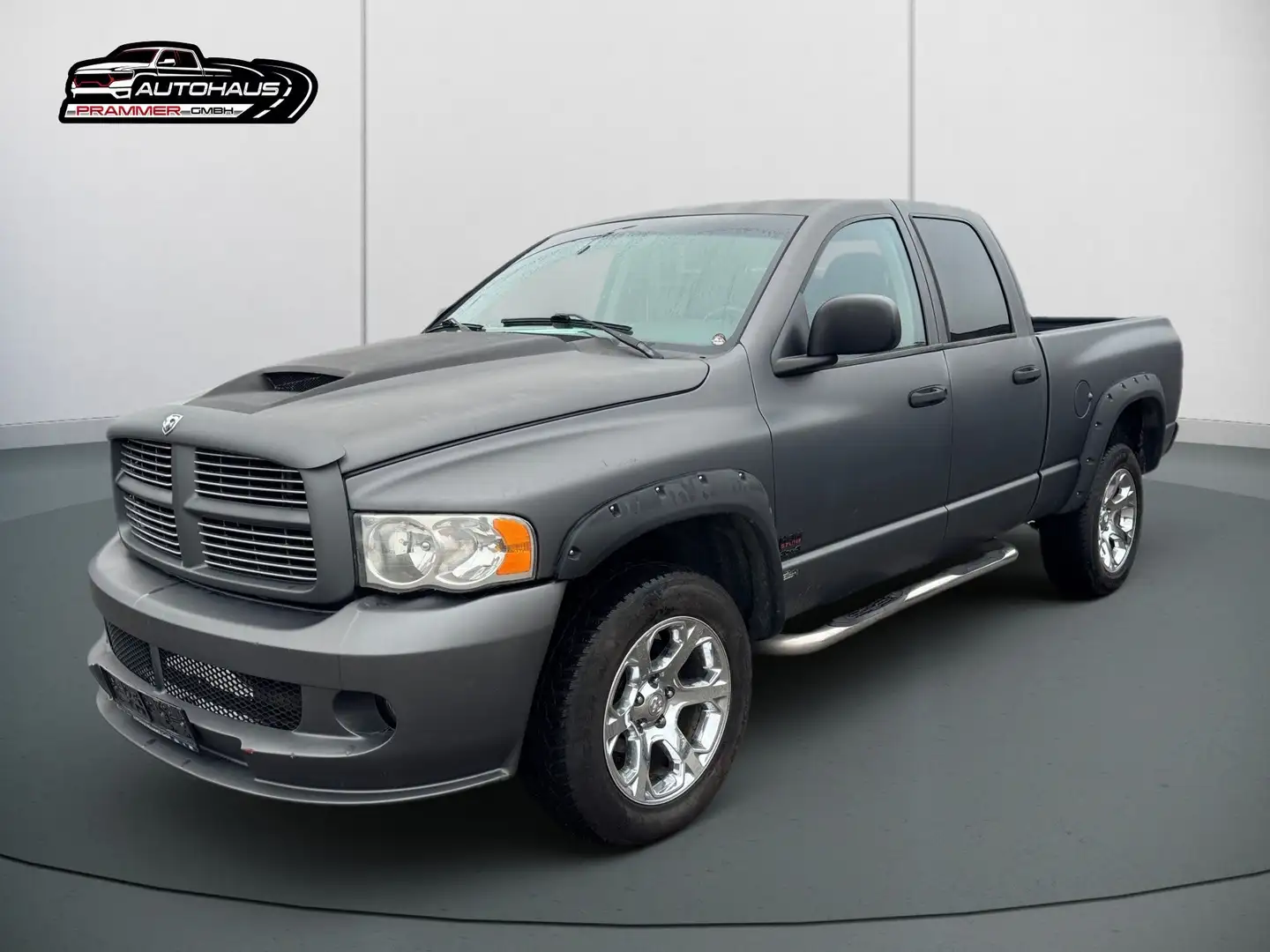 Dodge RAM 1500 Gris - 1