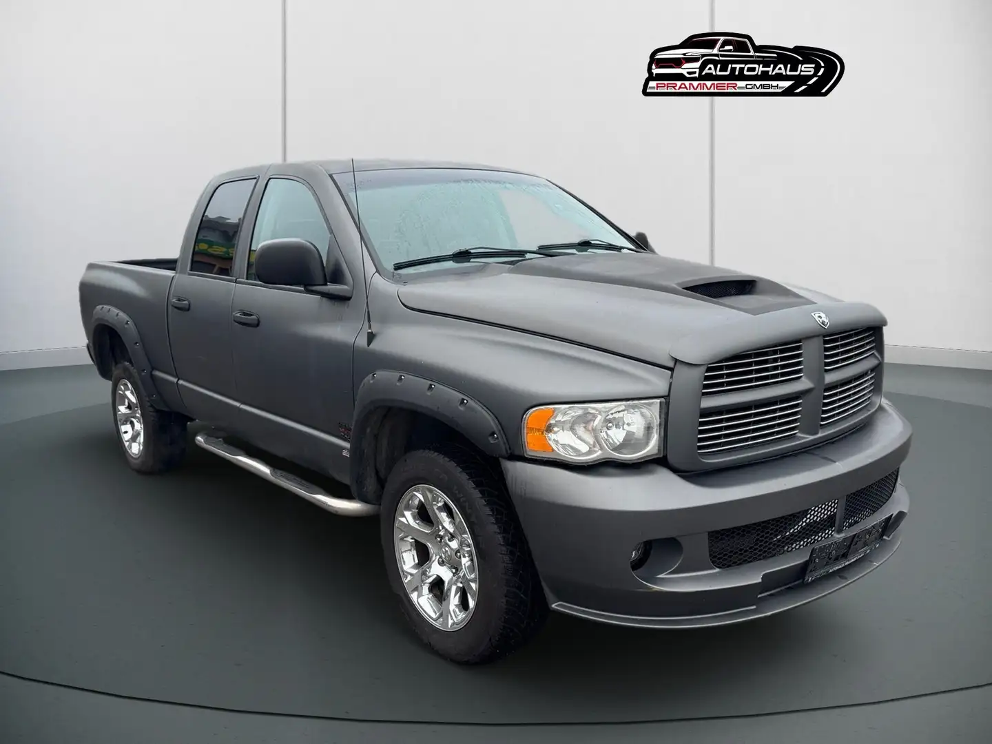 Dodge RAM 1500 Gris - 2