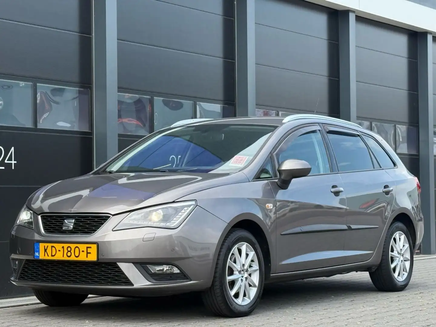 SEAT Ibiza ST 1.4 TDI Navi Clima Xenon EURO-6 Grijs - 1