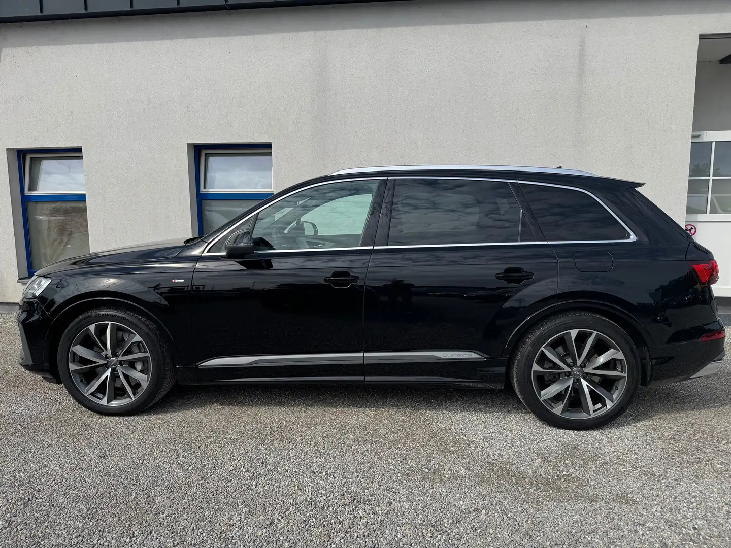 Audi Q7 55 TFSI e quattro S line Schwarz - 2
