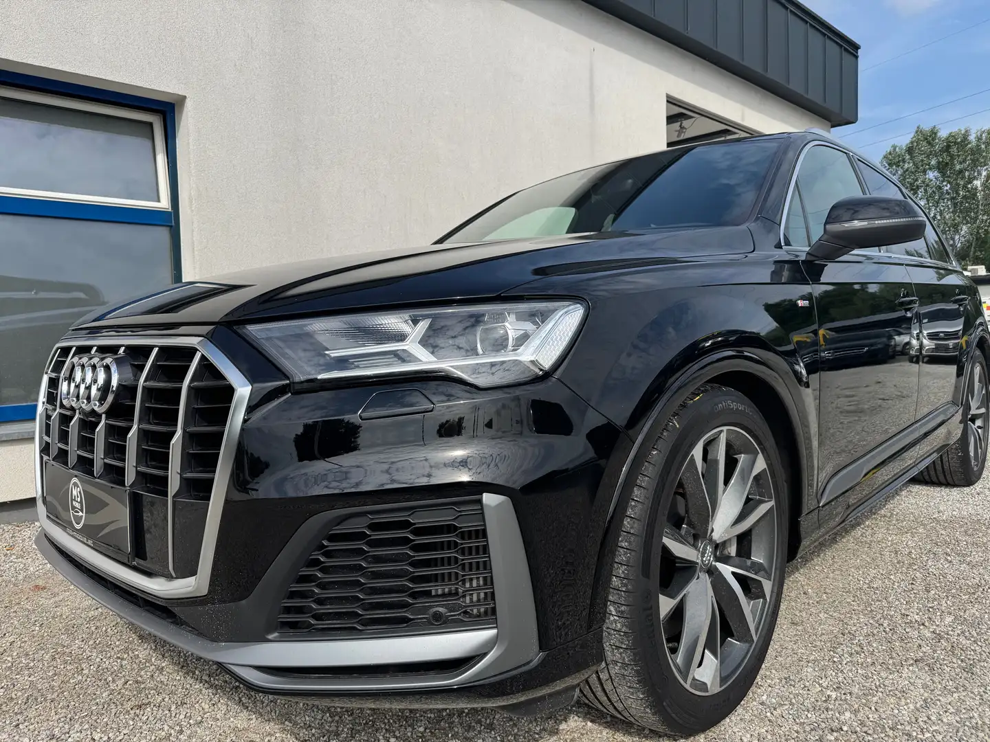 Audi Q7 55 TFSI e quattro S line Schwarz - 1