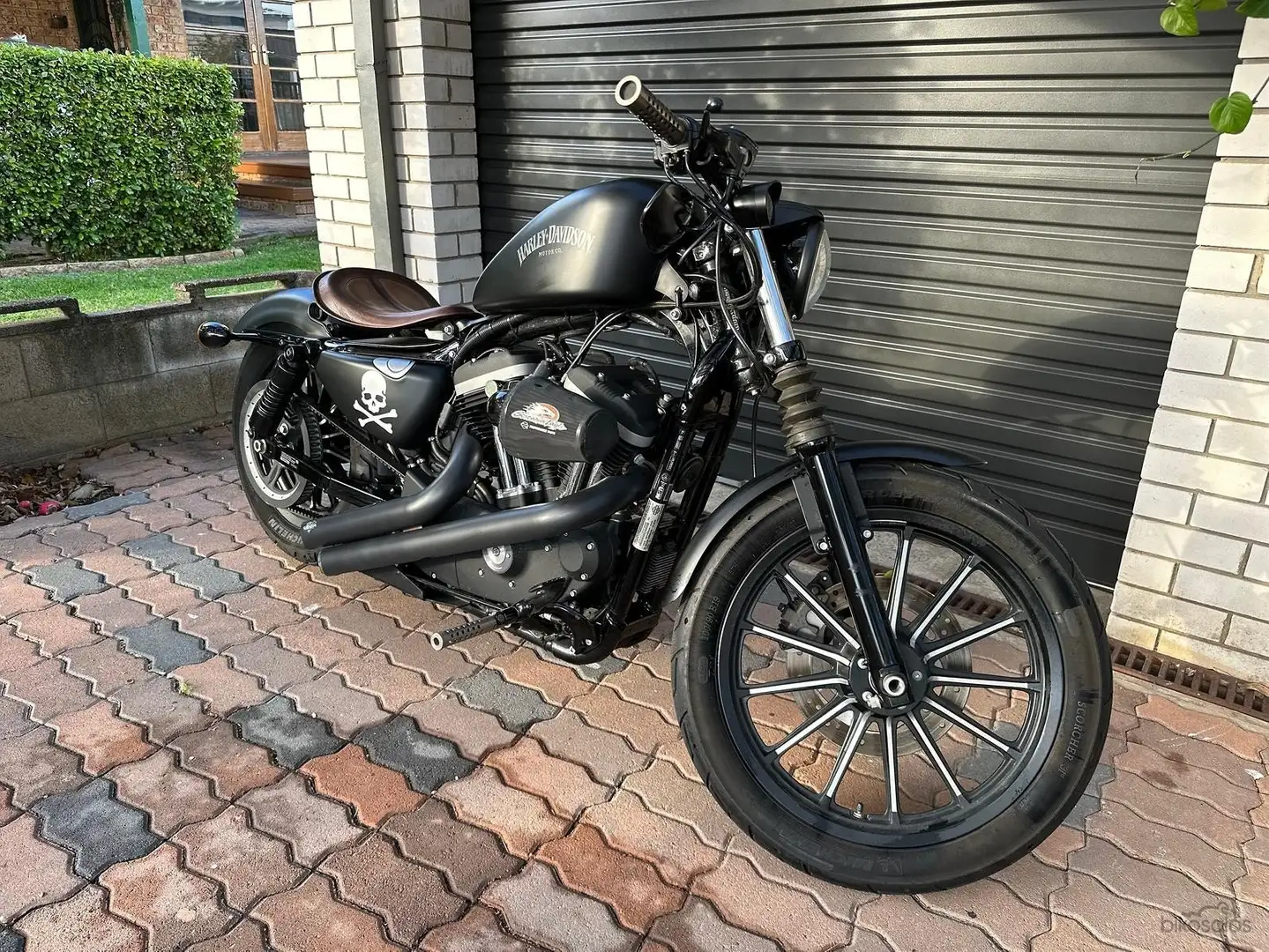 Harley-Davidson Iron 883 XL883N Negro - 2
