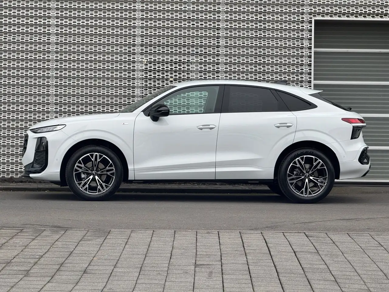 Audi Q3 TFSI SLINE*TECHPLUS*LEDPLUS*AHK*KLI 2