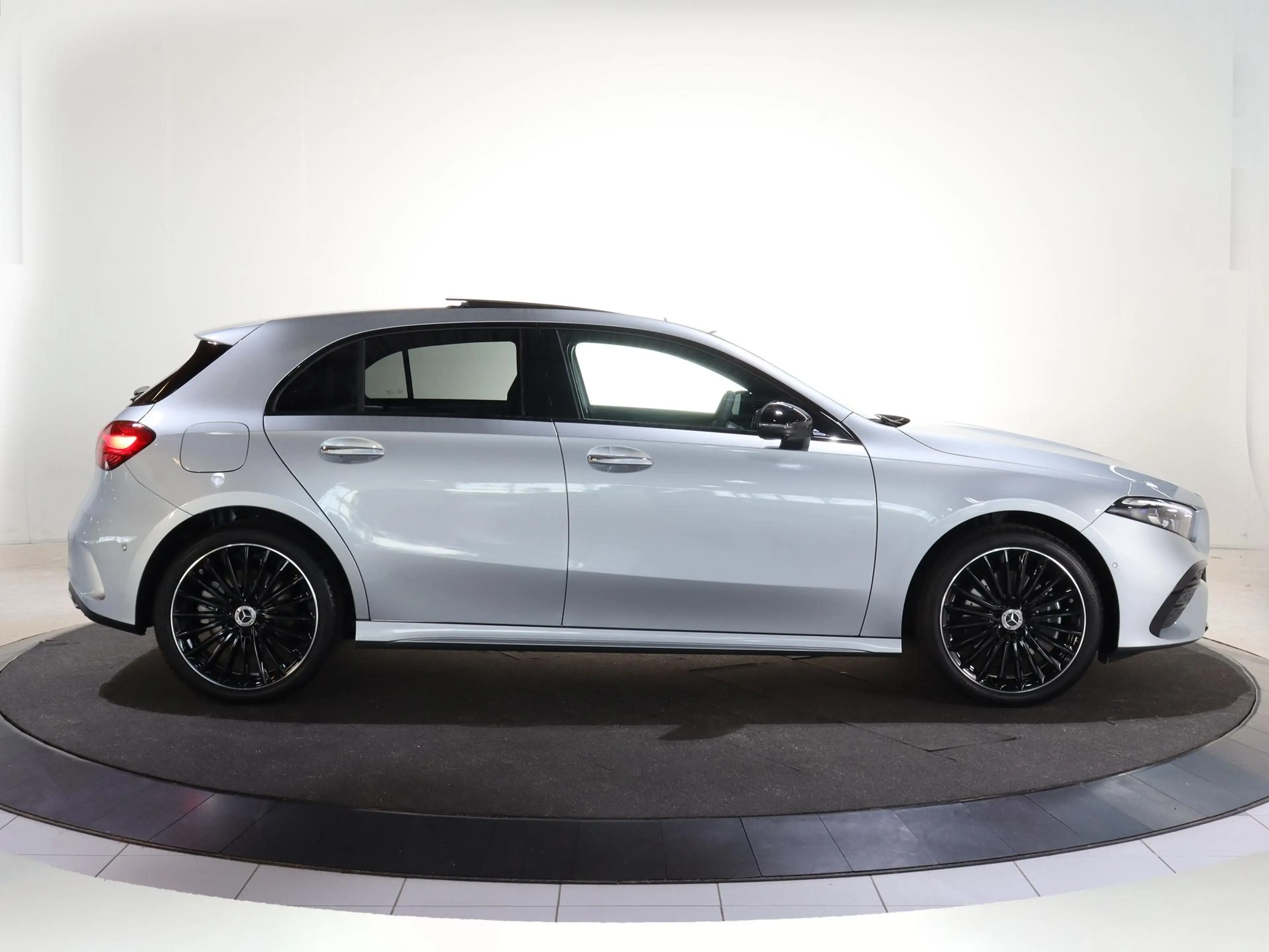 Mercedes-Benz A 250 250e Business Solution AMG | Panoramadak | Premium — photo 6