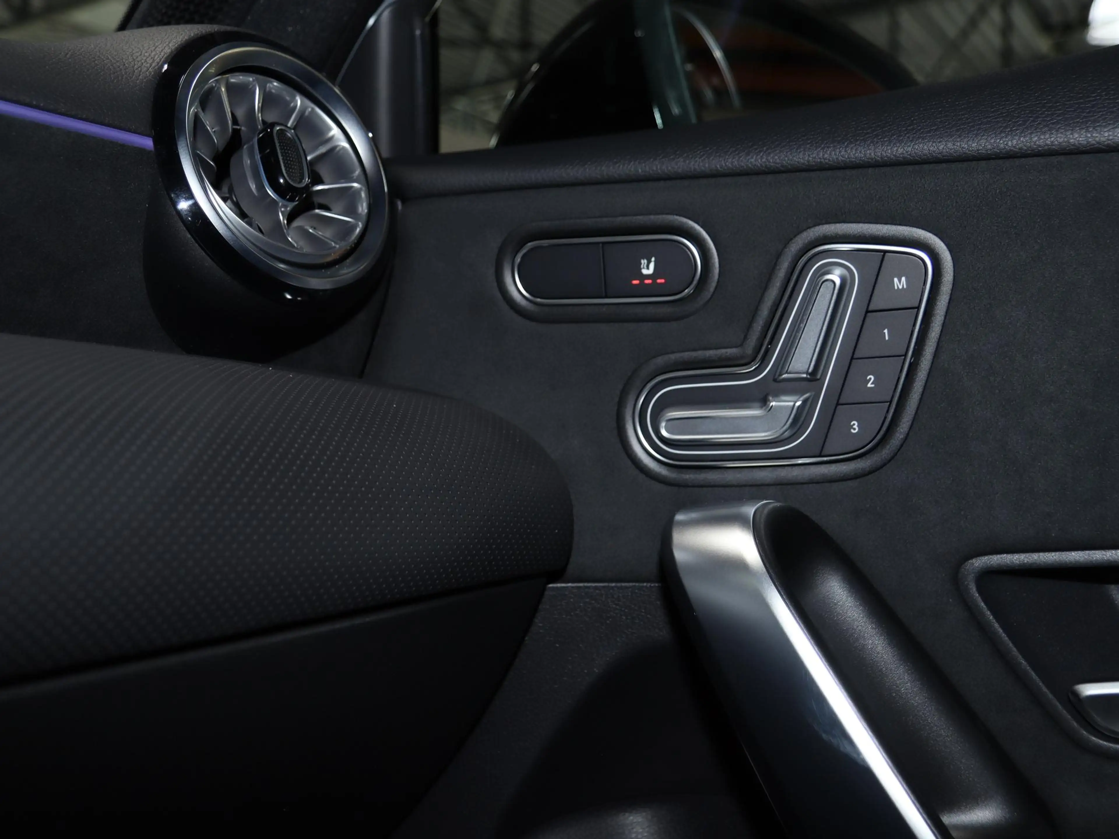 Mercedes-Benz A 250 250e Business Solution AMG | Panoramadak | Premium — photo 11