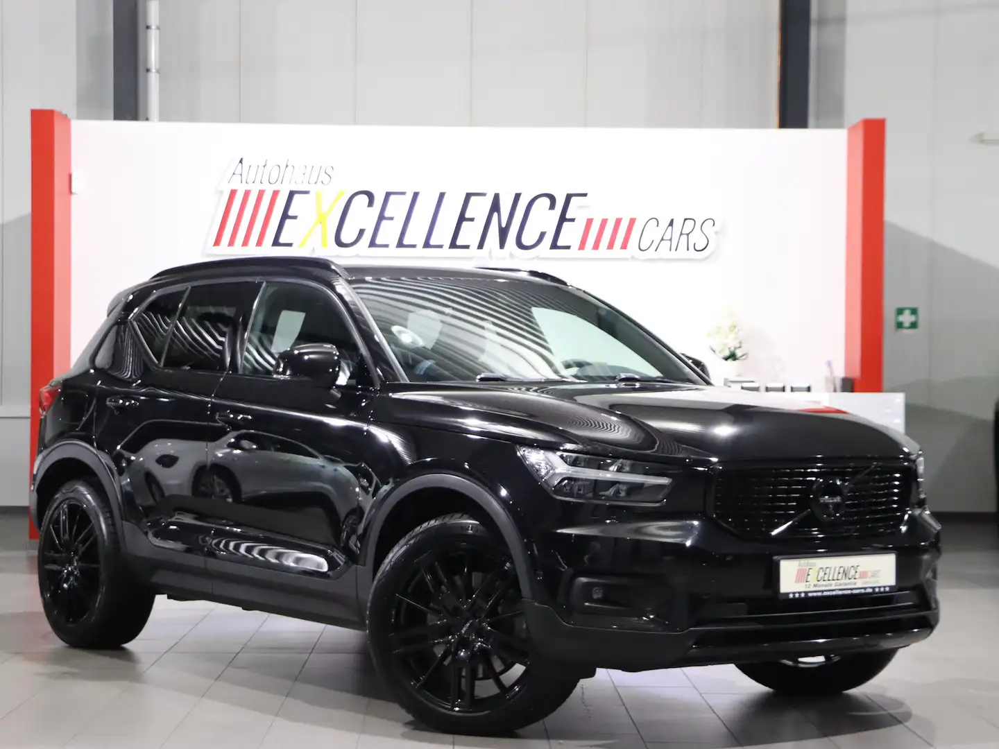Volvo XC40 P-HEV T5 R-DESIGN BLACK / PANORAMA / LED Schwarz - 1