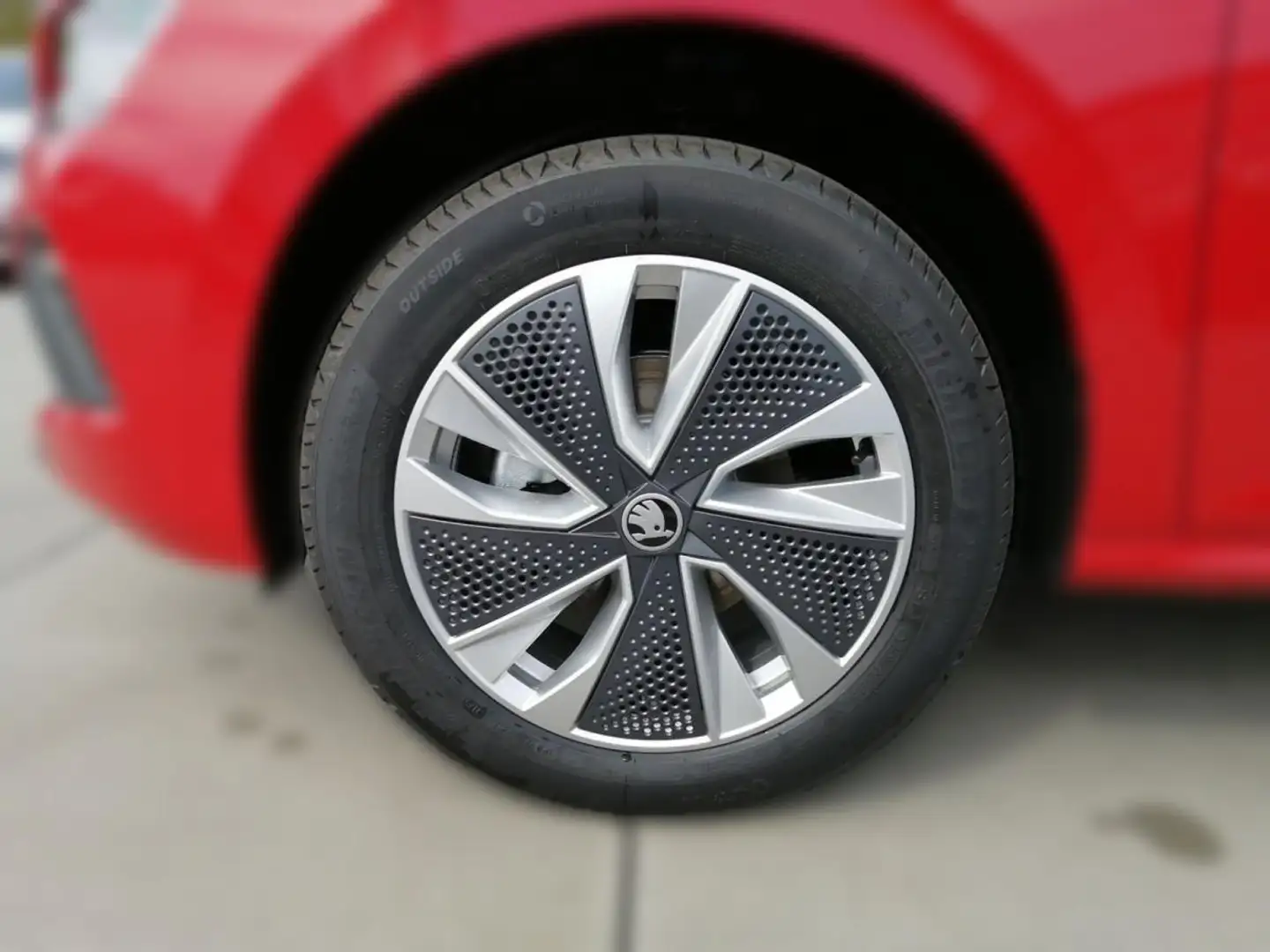 Skoda Kamiq Tour 1,0 TSI DSG Rot - 2